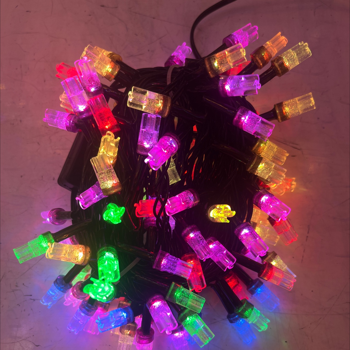 100头10米新款大风车泡三色灯带尾插100条一件