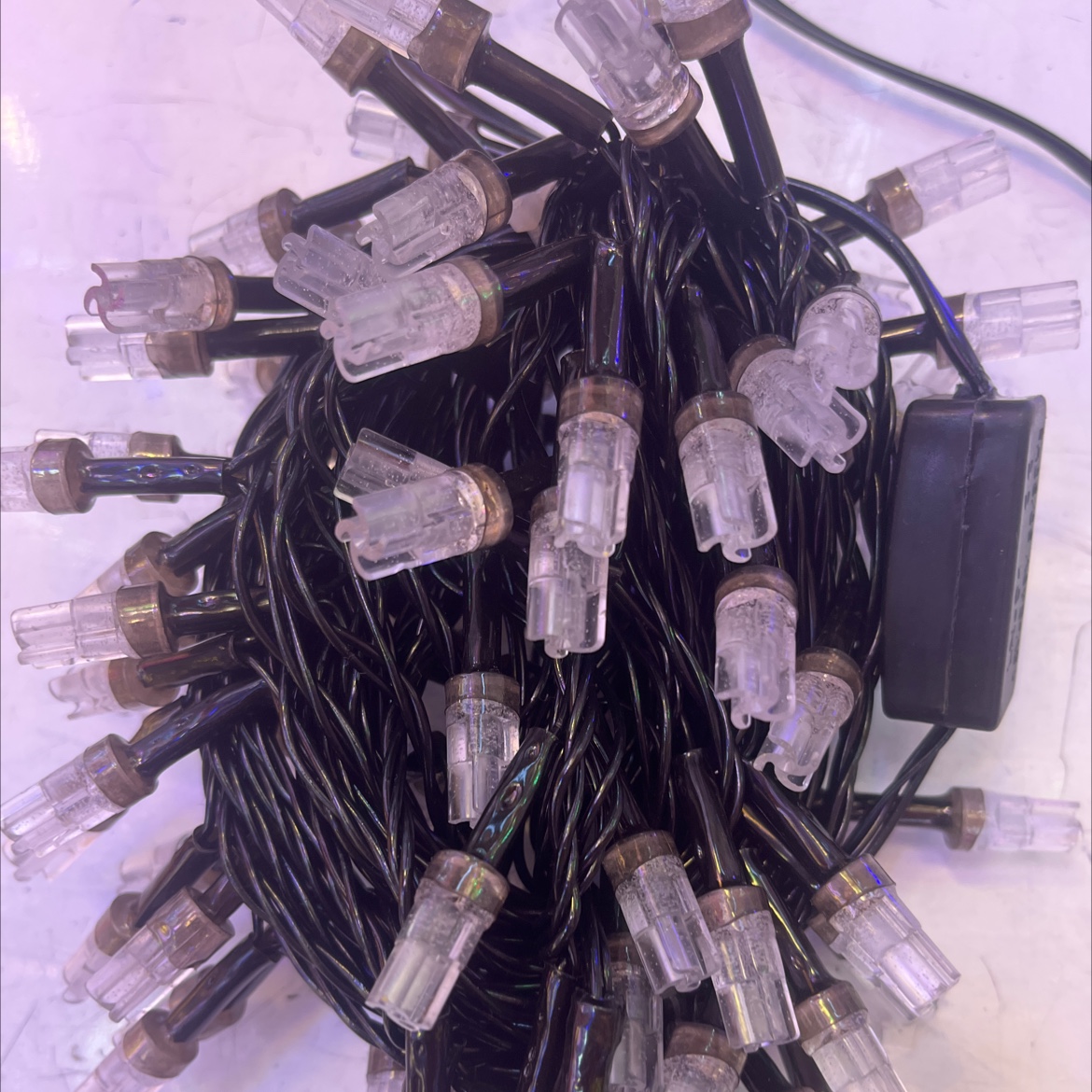 100头10米新款大风车泡三色灯带尾插100条一件细节图