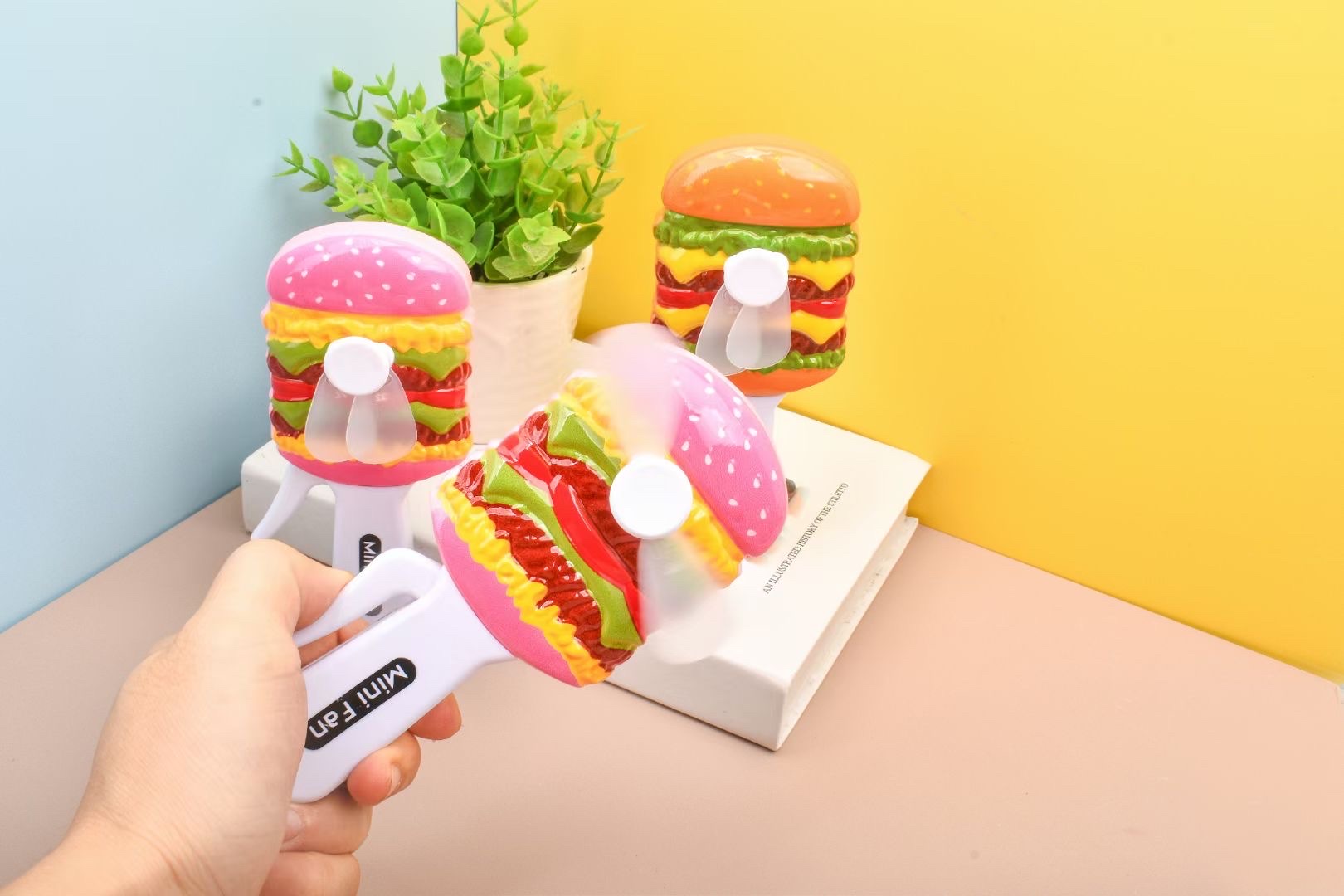 New hamburger handheld mini fan, mini hand-pressing mini fan, children's hand-pressing mini fan, cartoon mini fan, children's gift mini fan, street stall children's mini hand-pressing mini fan Application Scenario