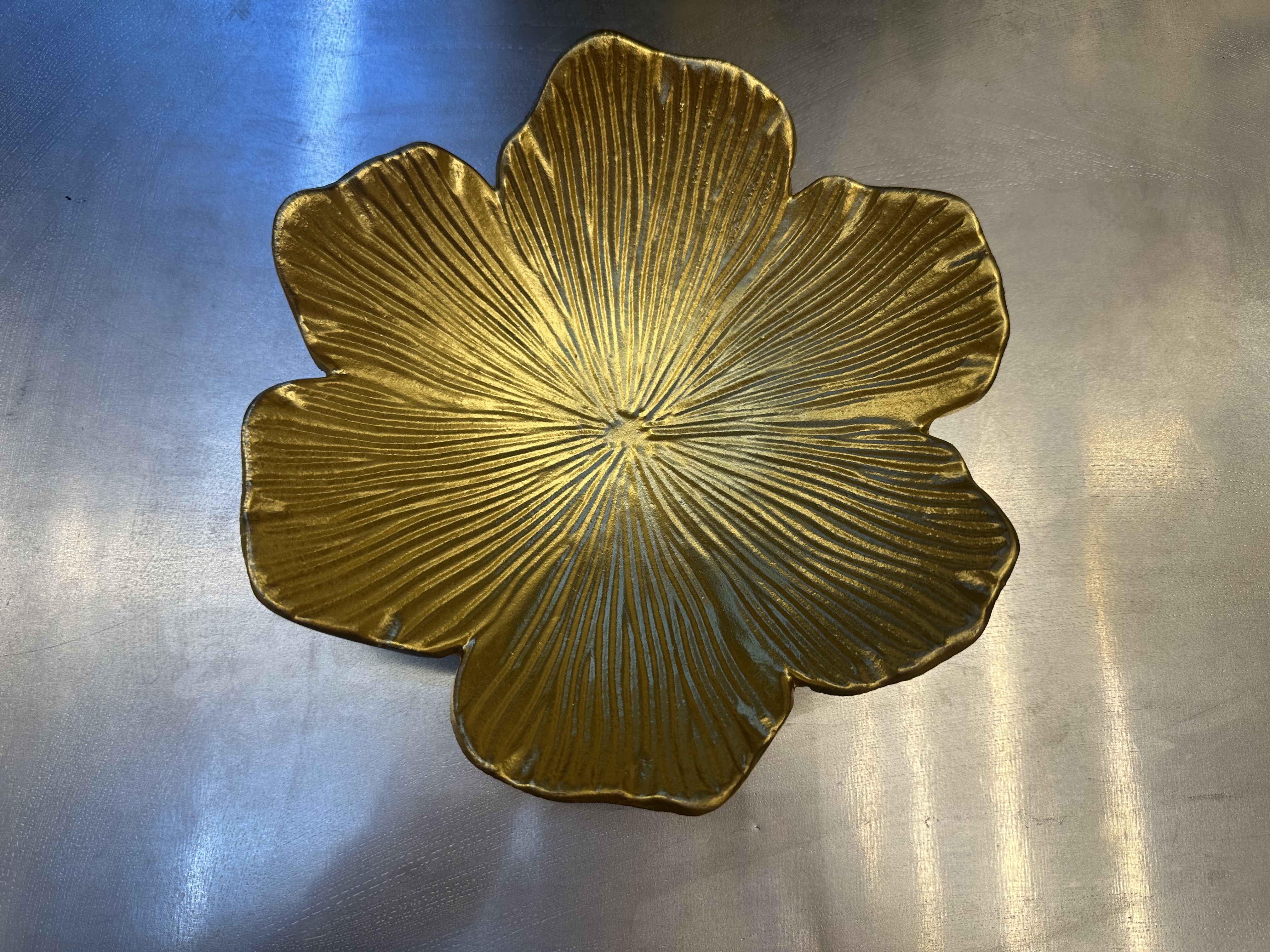 盘子，树叶金色装饰盘子