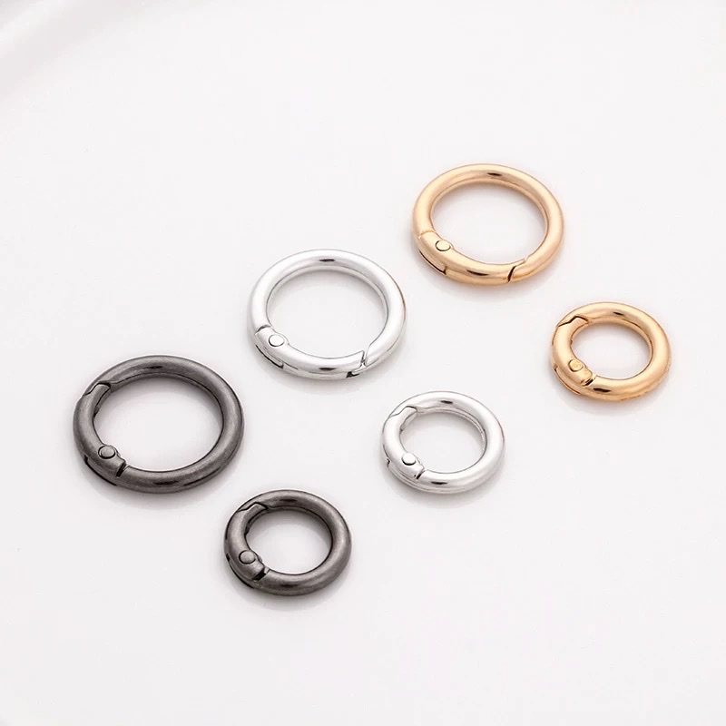 Zinc alloy keychains, keychains, spring buckles, diy open rings, circular rings, activity keychains, women's bags, car hook buckles, diy butterfly plates, silver jewelry, bows Application Scenario