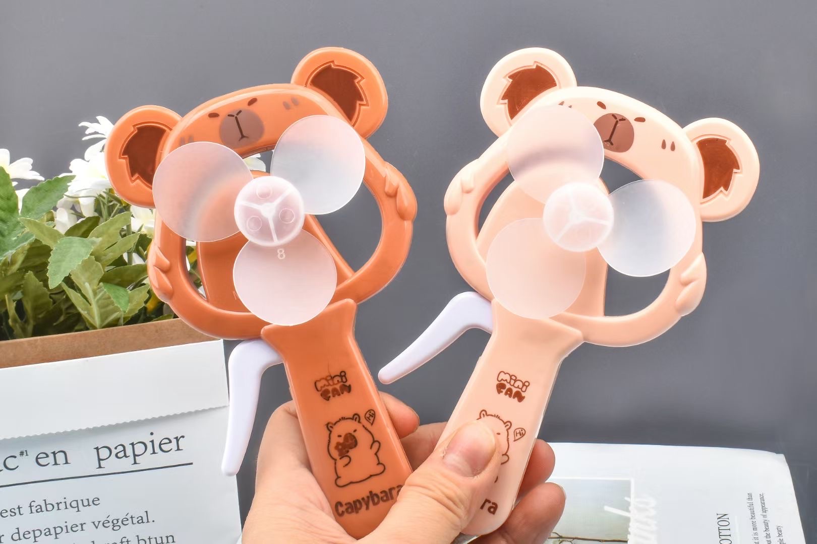 The 2025 new animal mini hand-press fan, mini handheld fan, children's gift, street stall toy. First up, the mini hand-press fan, children's little fan details Picture