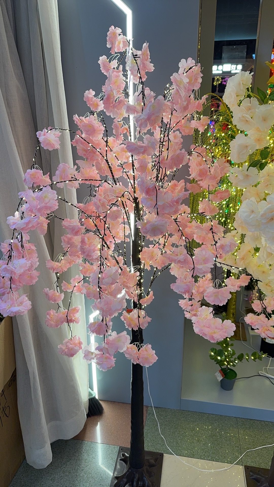 Big tree lamps, 3D printed maneki Neko, religious handicrafts, willow weaving, plastic, gilded decorative items, creative ornaments, home and office decorations for foreign trade export Application Scenario