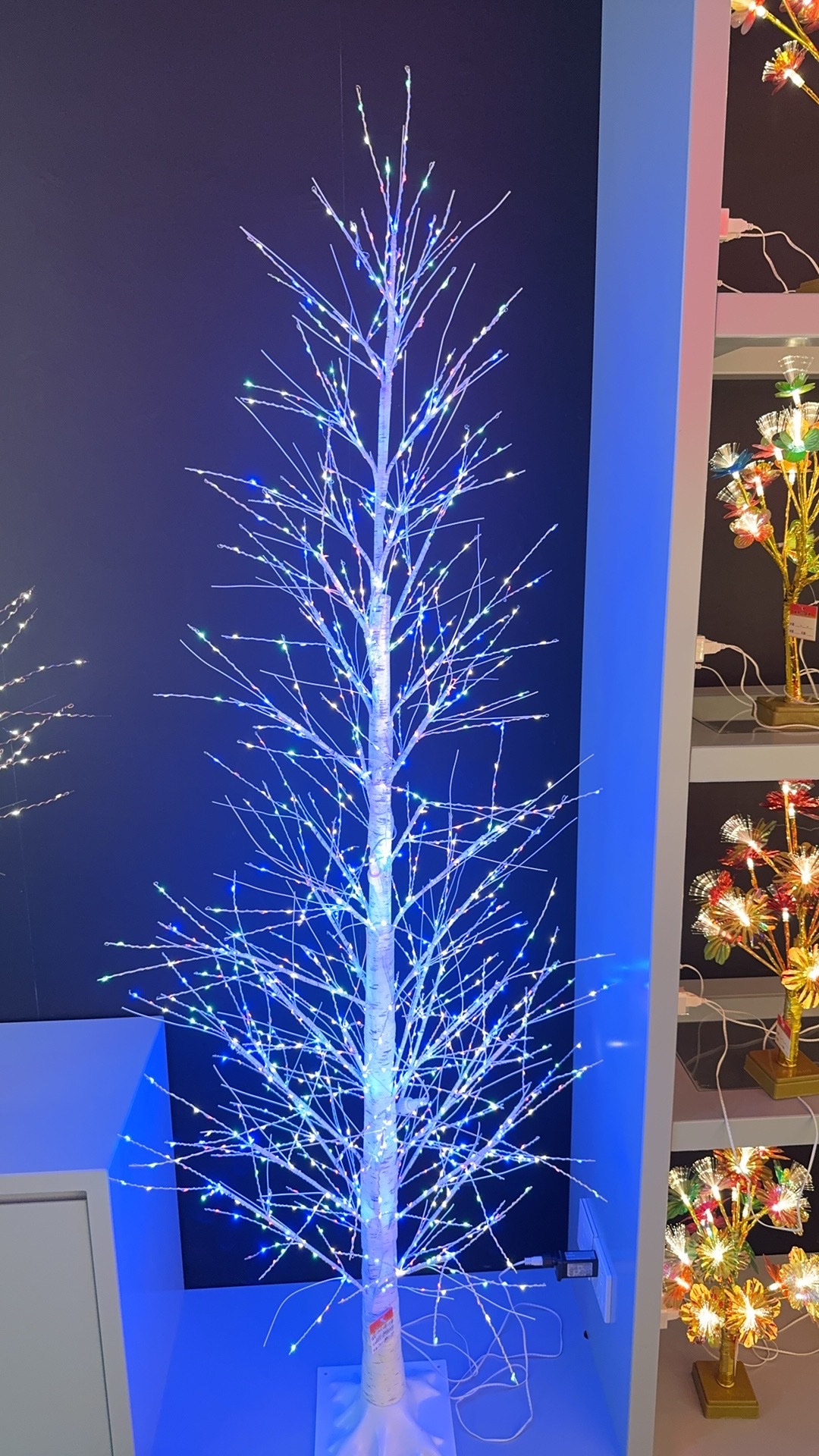 Big tree lamps, 3D printed maneki Neko, religious handicrafts, willow weaving, plastic, gilded decorative items, creative ornaments, home and office decorations for foreign trade export details Picture