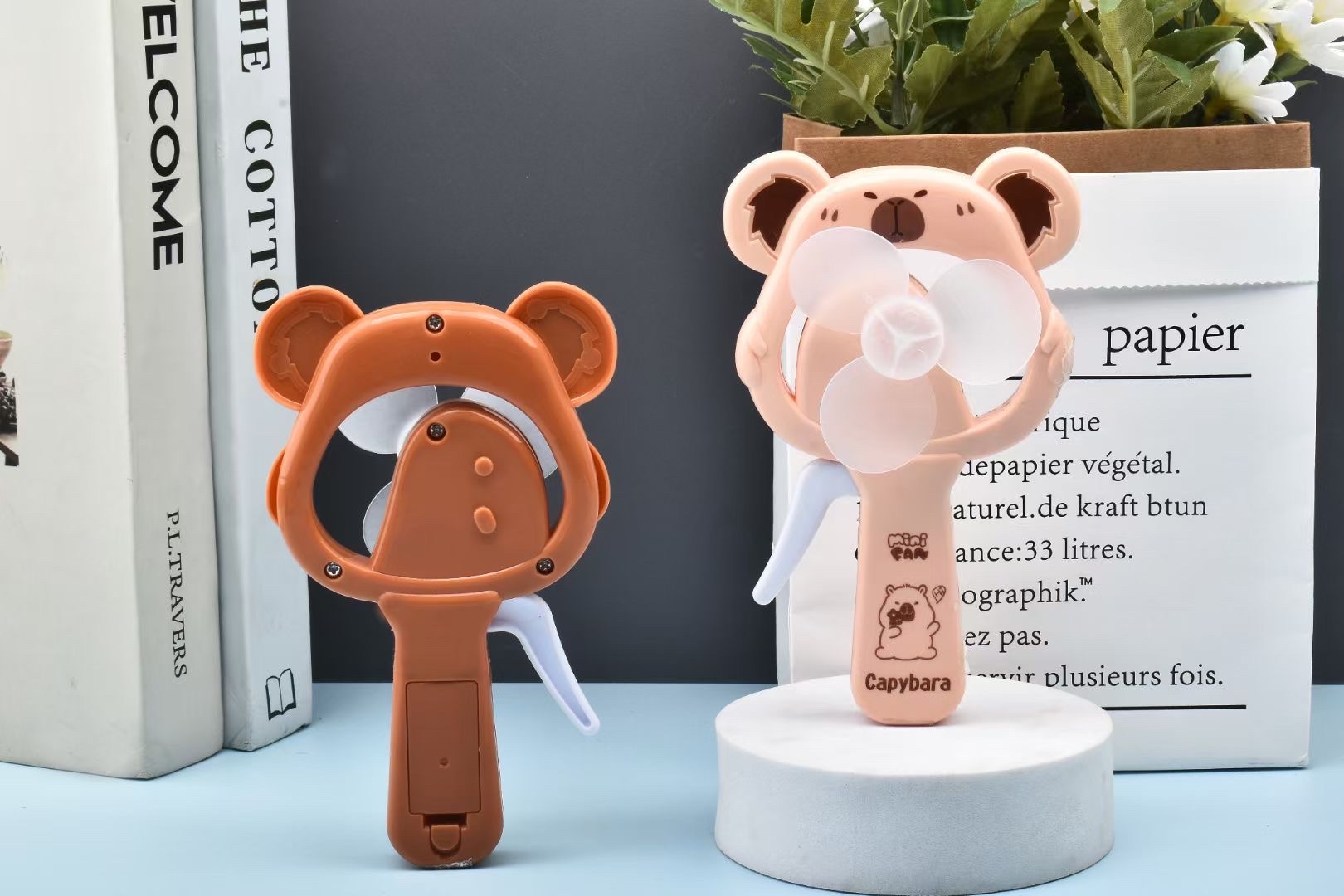 The 2025 new animal mini hand-press fan, mini handheld fan, children's gift, street stall toy. First up, the mini hand-press fan, children's little fan Item Picture