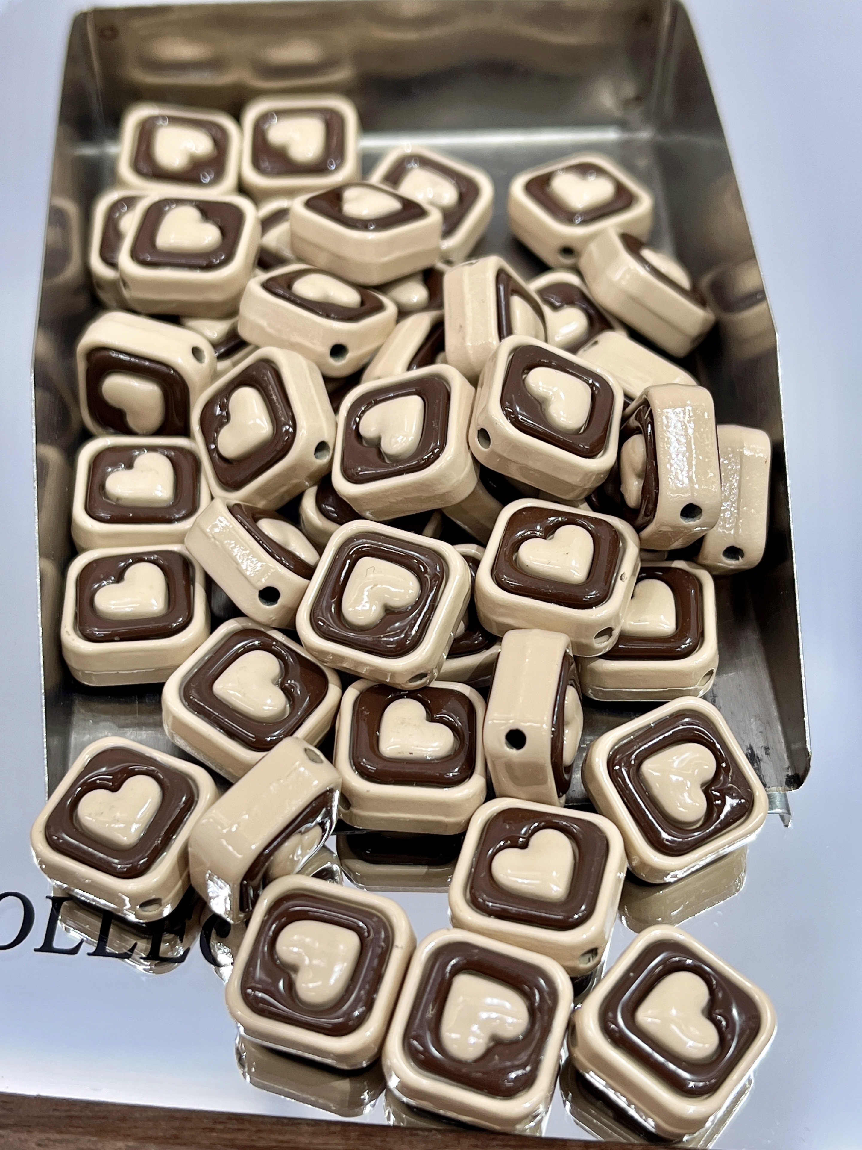 The new coffee-colored heart-shaped accessories of the Meilade color series are selling well in the domestic trend of foreign trade. DIY accessories include necklaces, bracelets and earrings detail image 3