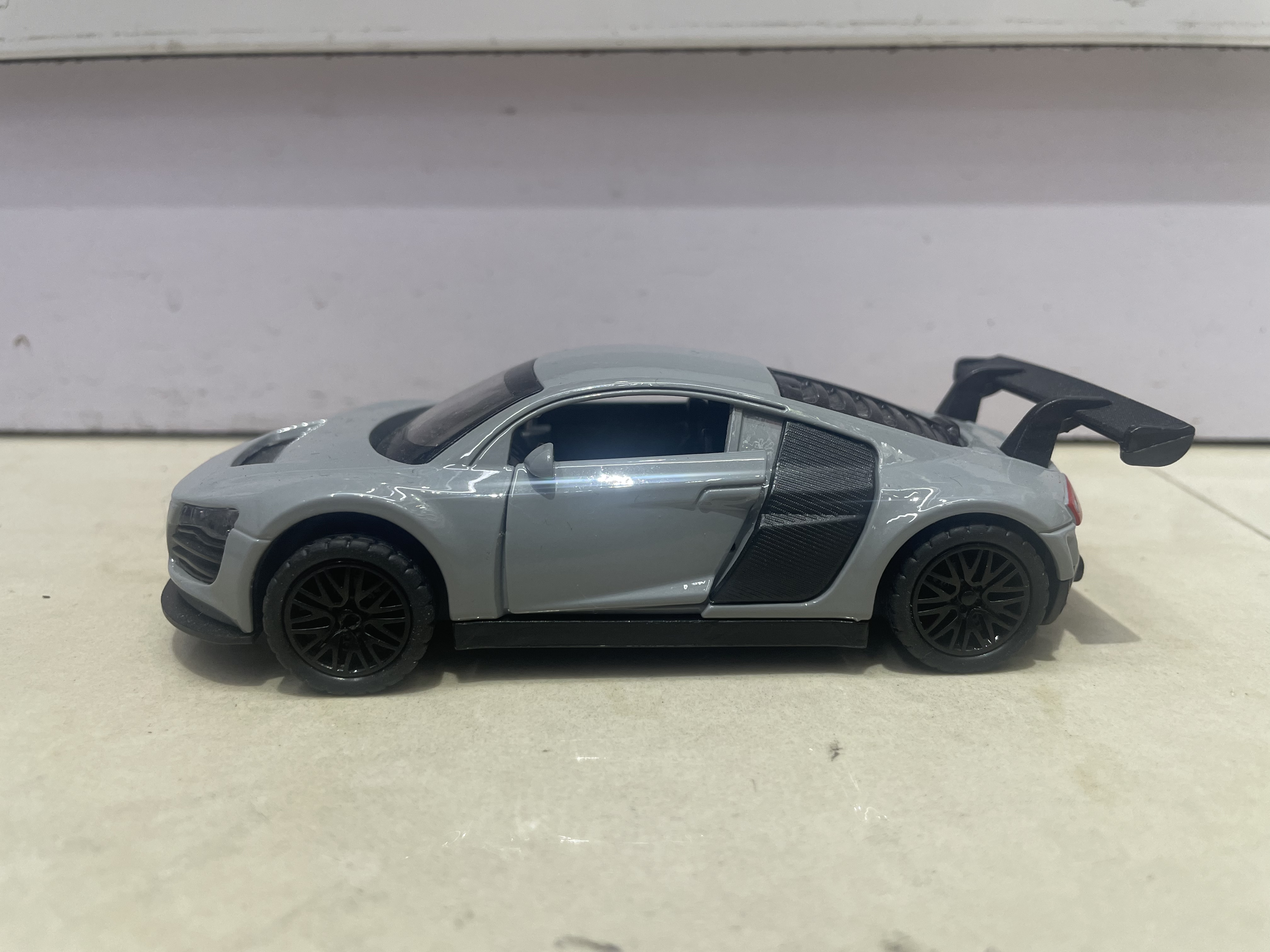 1:32合金车模型（没灯光音乐）详情图2