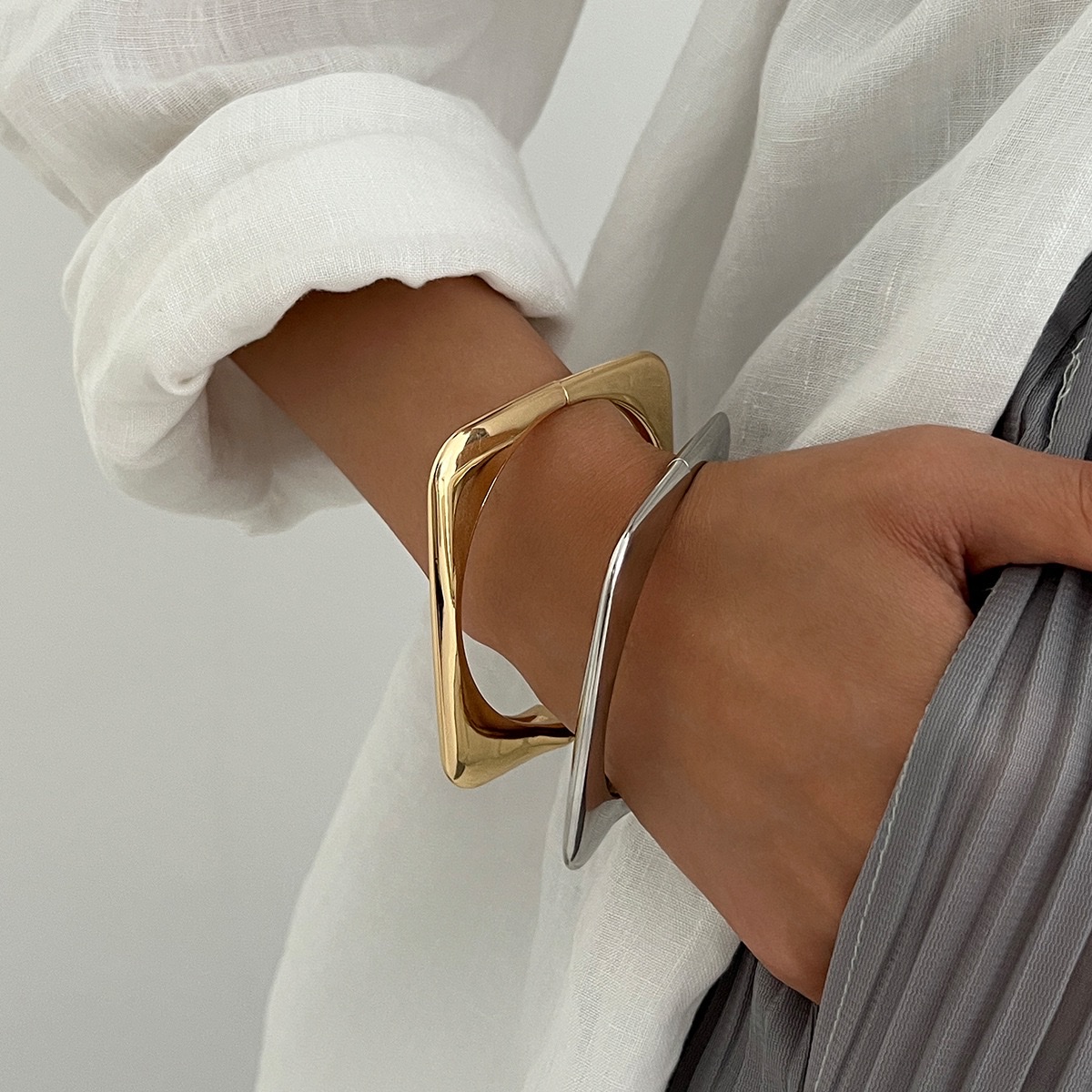 This is a niche and trendy cross-border jewelry item from Europe and America. It features a hammer-patterned geometric arc surface and an exaggerated open bracelet detail image 3