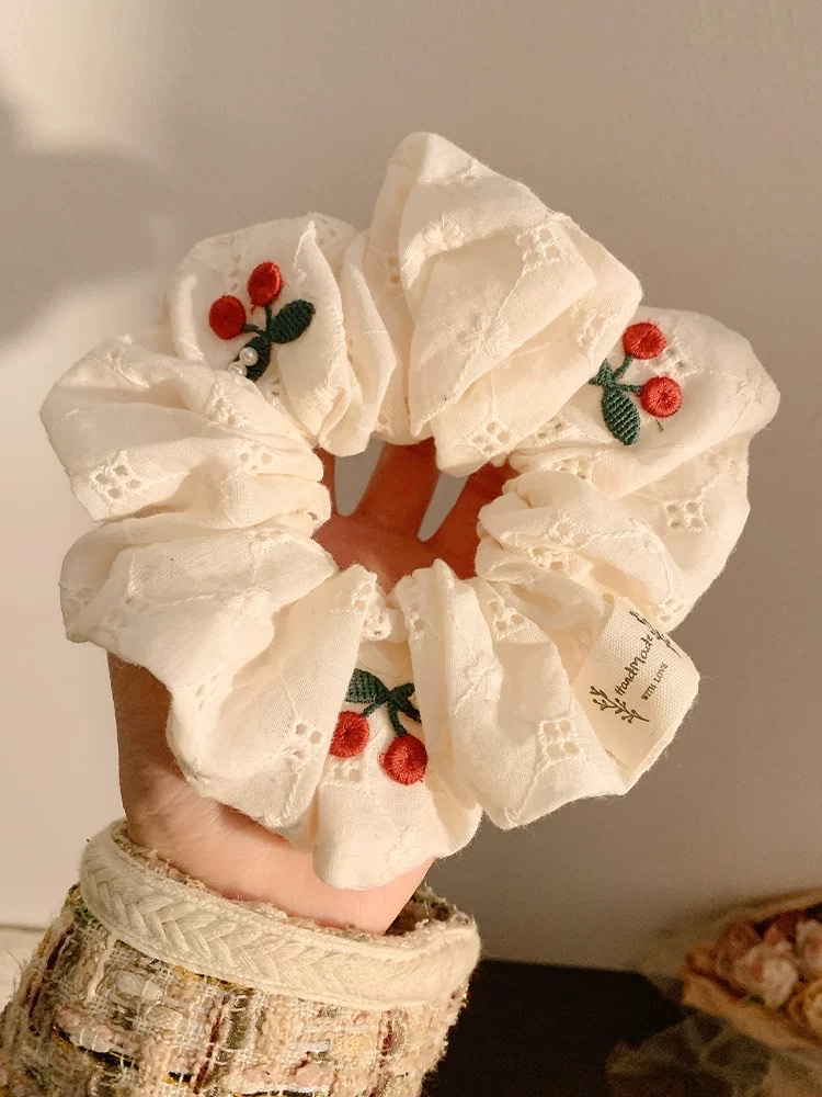 In 2025, a new Korean-style hair tie, hair band, large intestine hair band, and hair accessory - simple and versatile for girls. Large intestine hair band