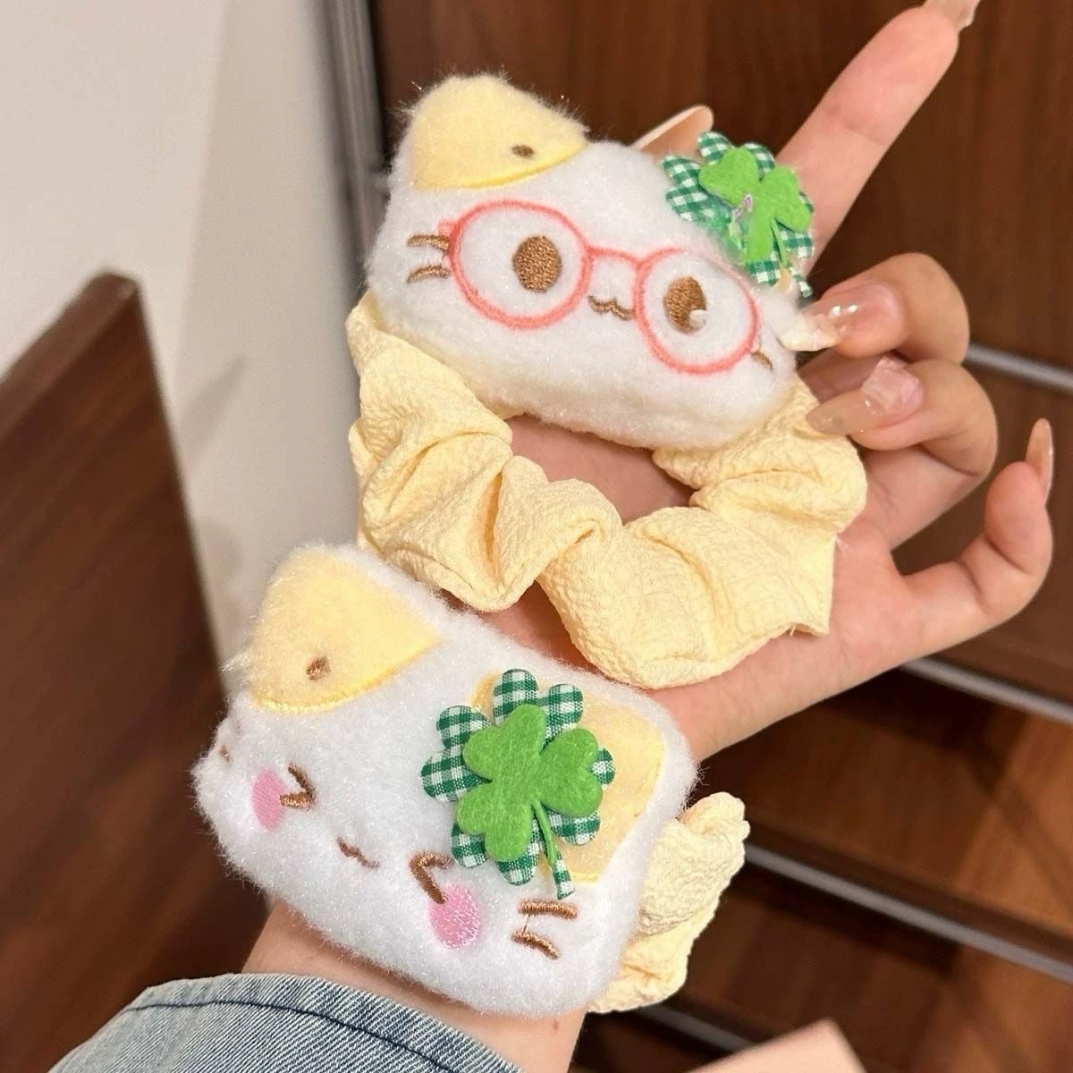 Korean bestseller Colon hair band headband accessory, 2025 new style hair tie, simple and versatile girls' hair accessory Colon hair band details Picture