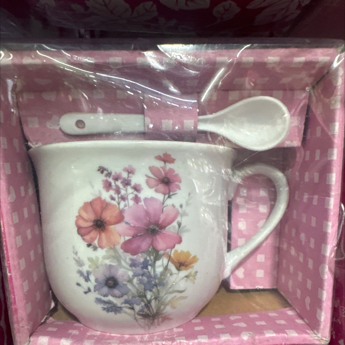 圣诞杯子图案流行趋势，画面大方，美丽色彩分明，每日来上一杯可以带给人快乐的温馨的体验