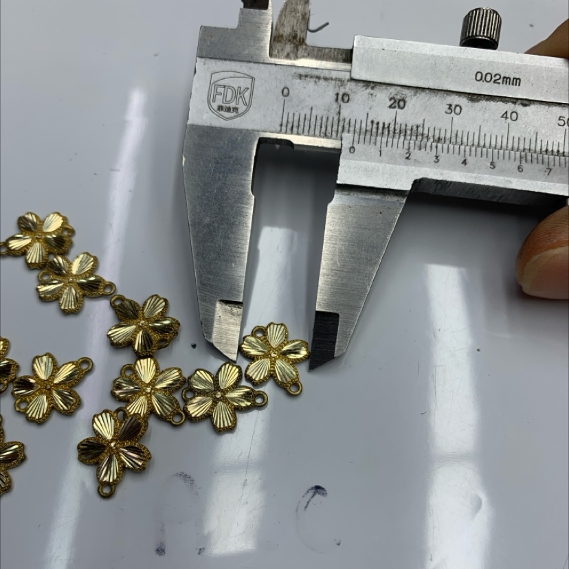 DIY铜配件太阳花系列手链项链配件车花小配件饰品配件配件捷克琉璃配件细节图