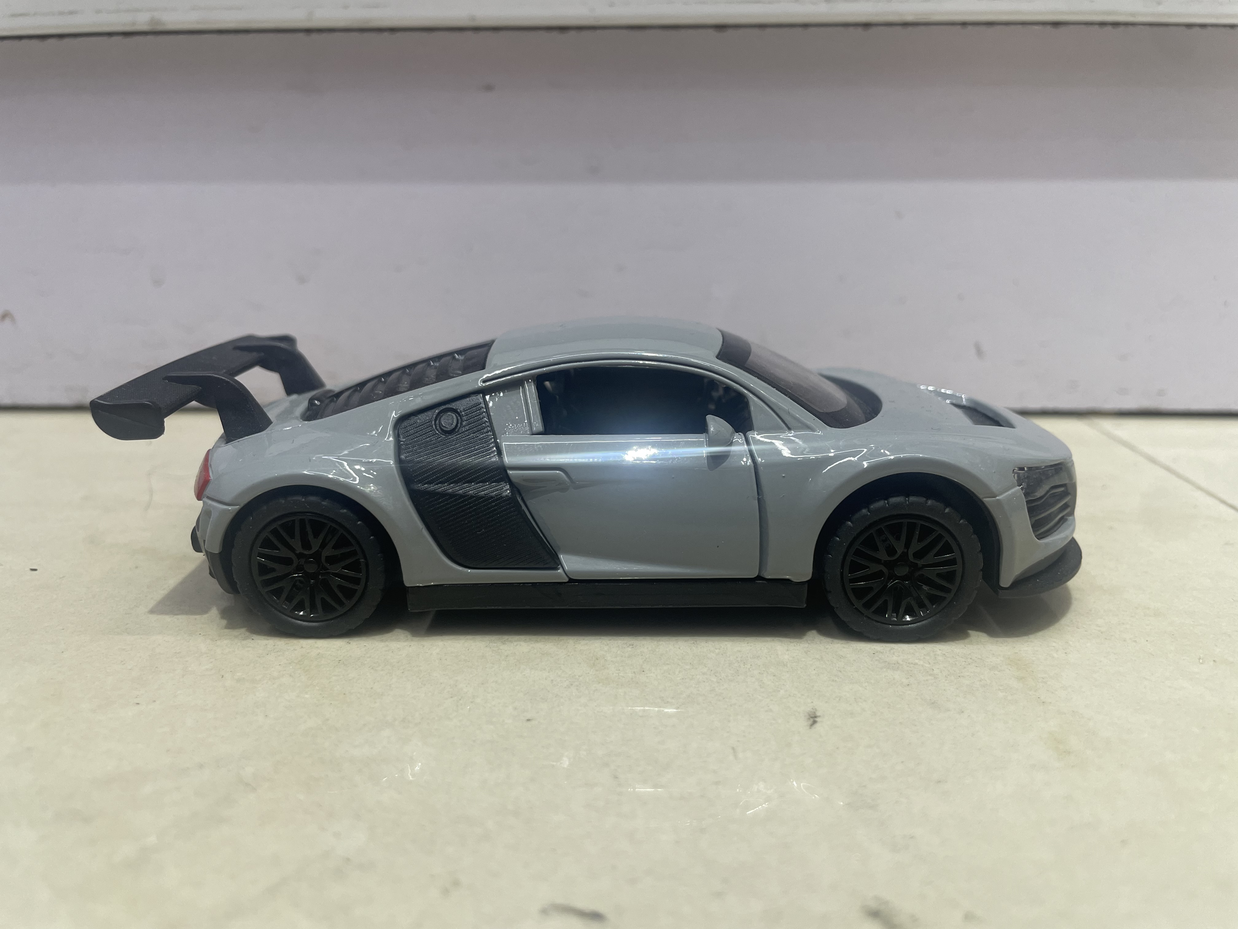 1:32合金车模型（没灯光音乐）详情图6