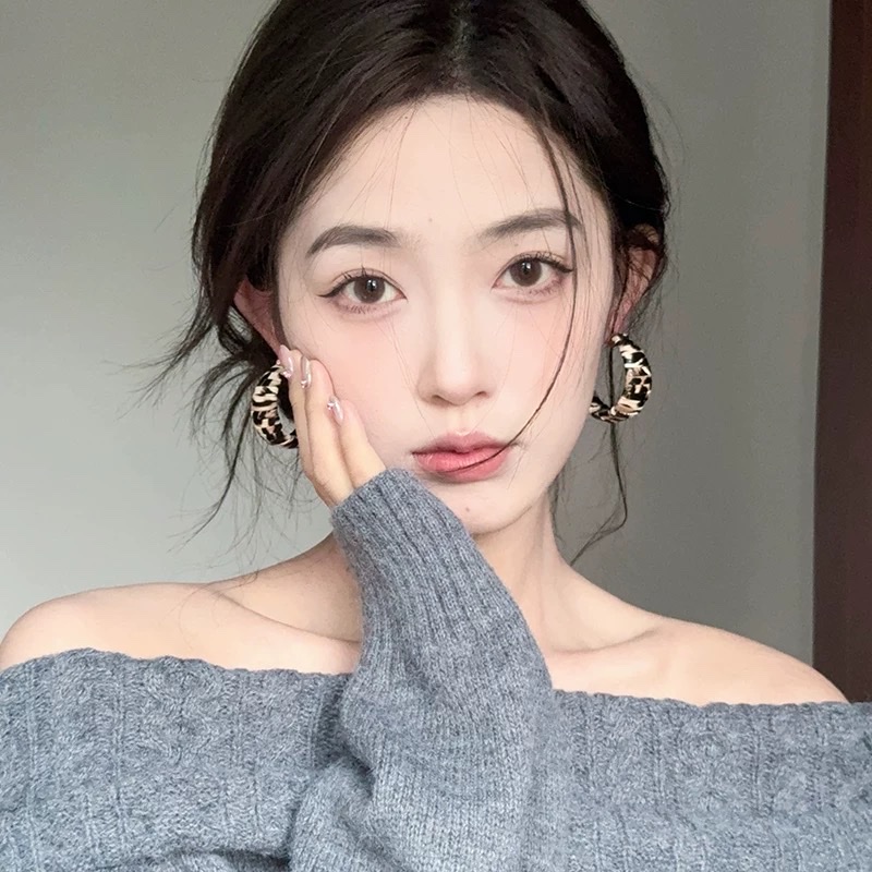 欧美风秋冬豹纹c型耳圈 时尚小众设计感复古耳环气质高级百搭耳饰饰品细节图