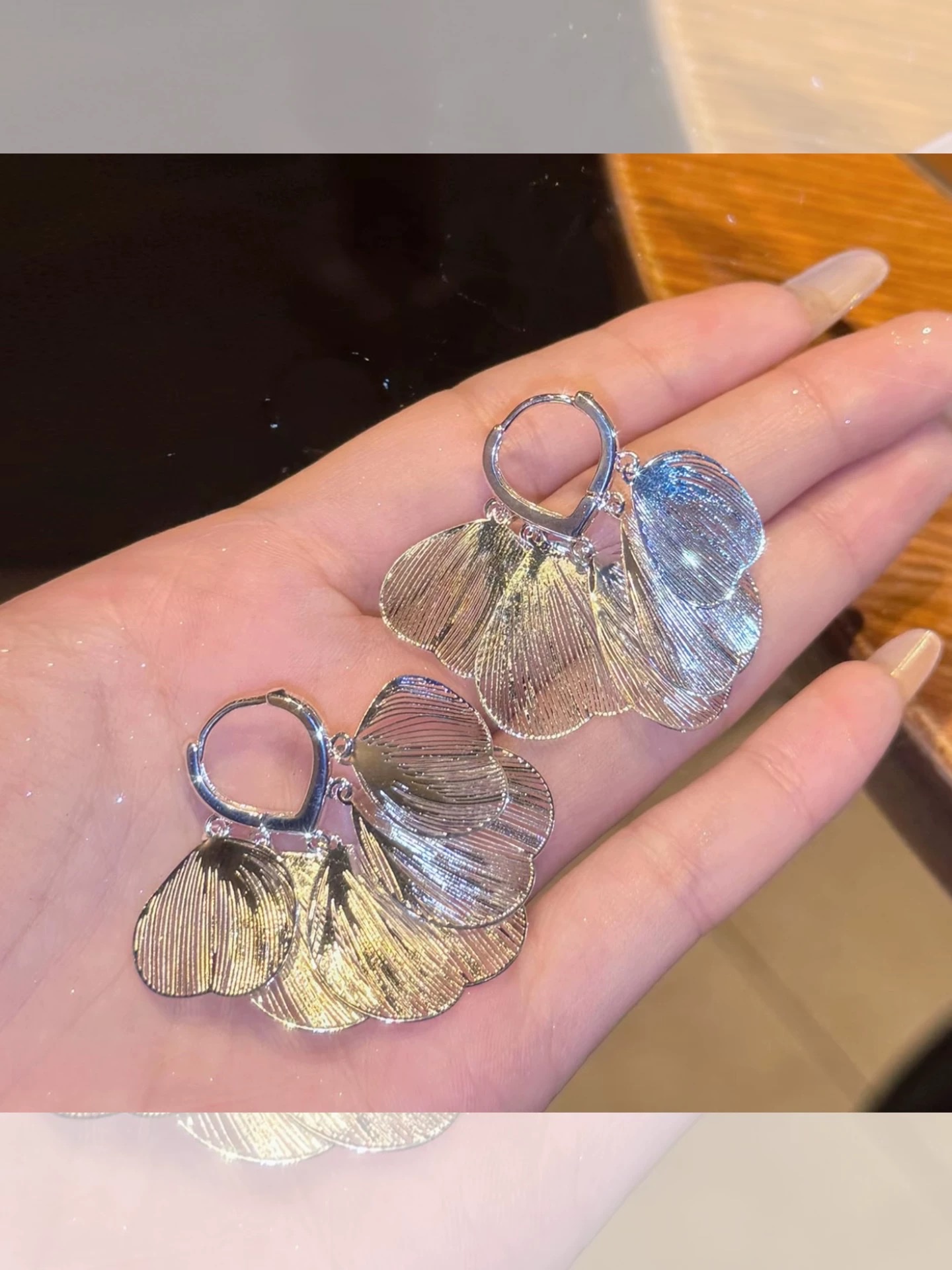 镂空碟翼流苏耳环女耳扣立体蝴蝶纹理高级感小众设计精致流光耳饰饰品详情图2