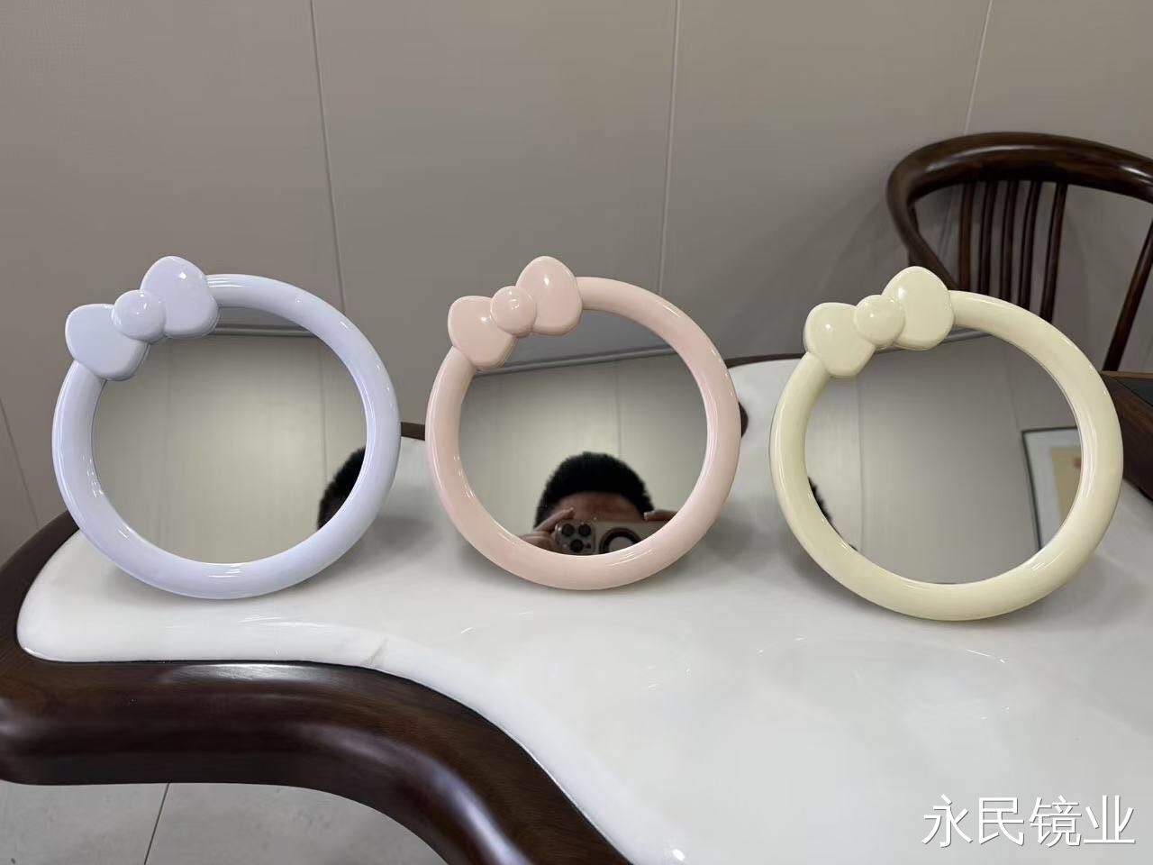 镜子/镜梳/化妆镜台镜/LED化妆镜/防碎镜子白底实物图