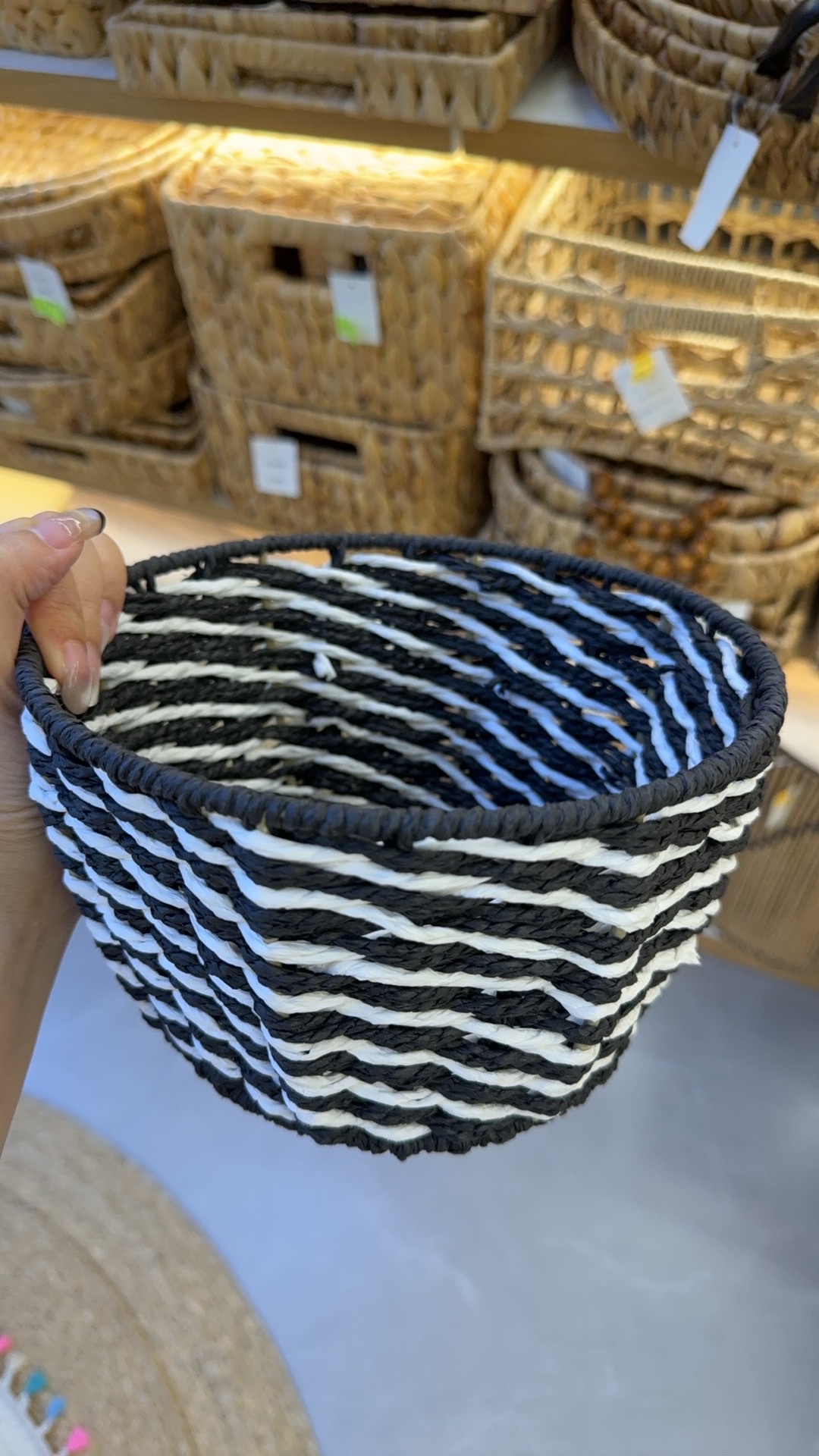 编织花篮儿童玩具柳编提篮欧洲工艺品手工编织篮子创意家居装饰纸绳收纳筐收纳篮编织垃圾桶产品图