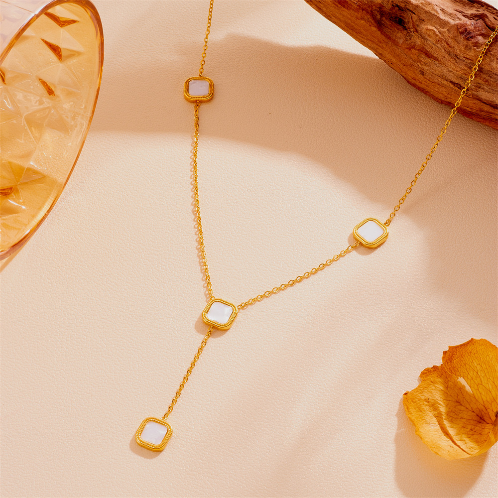 Fashionable stainless steel black and white shell round and square tassel necklace, unique and non-fading titanium steel tassel necklace Application Scenario