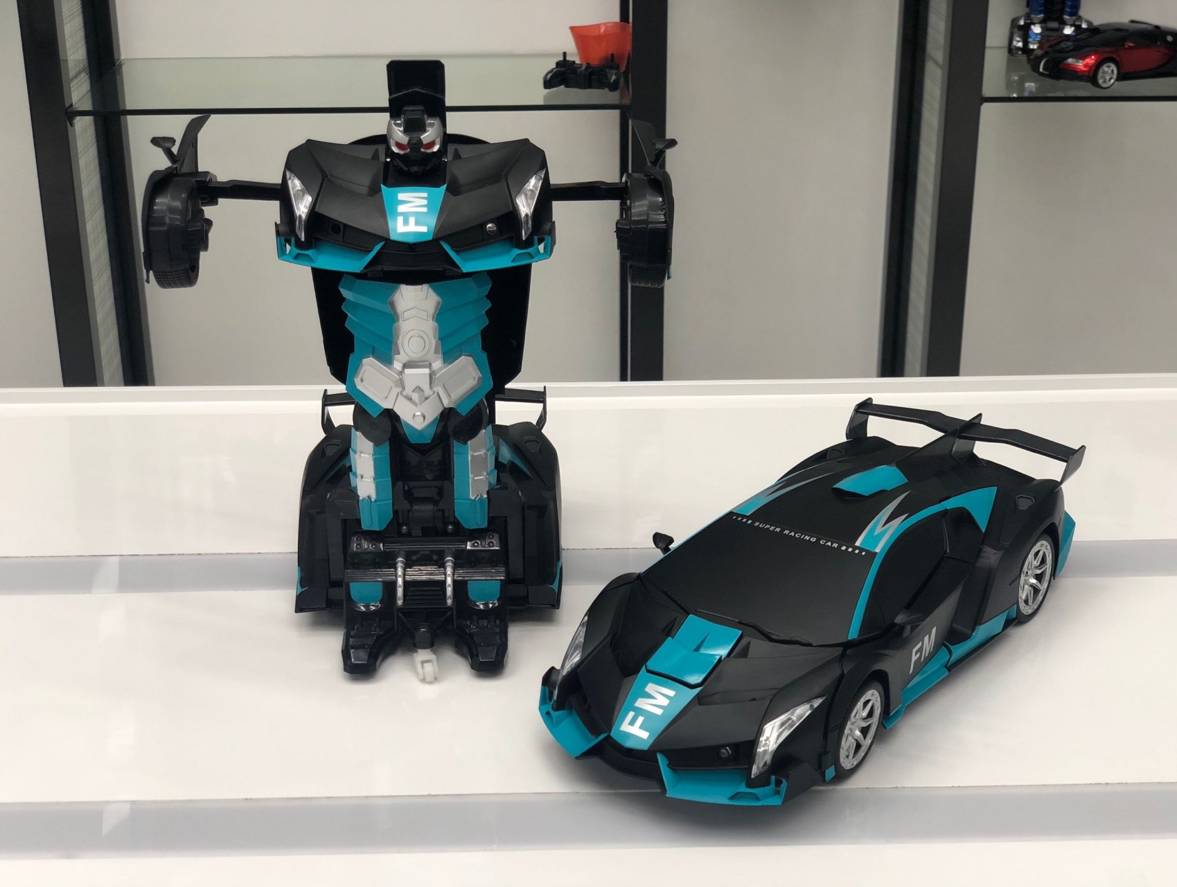 儿童玩具遥控车感应变形车