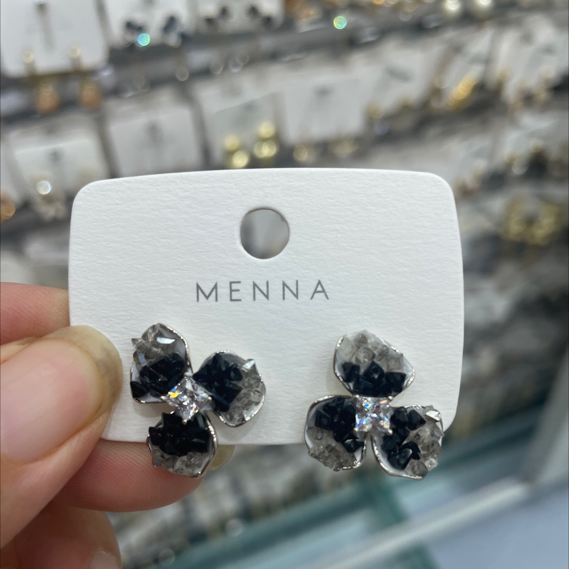 饰品耳饰珍珠耳环烧焊锆石耳环时尚简约气质百搭女款配饰品白底实物图