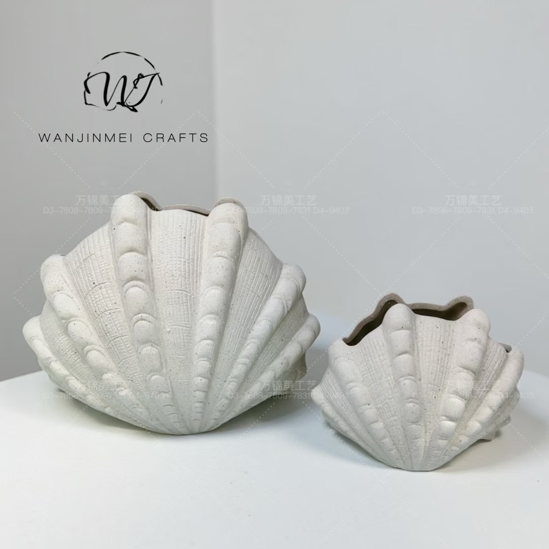 A fresh and elegant high-end ceramic vase