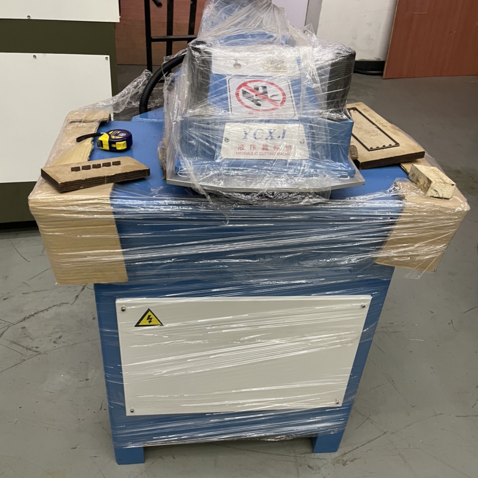 2025新款液压裁断机图