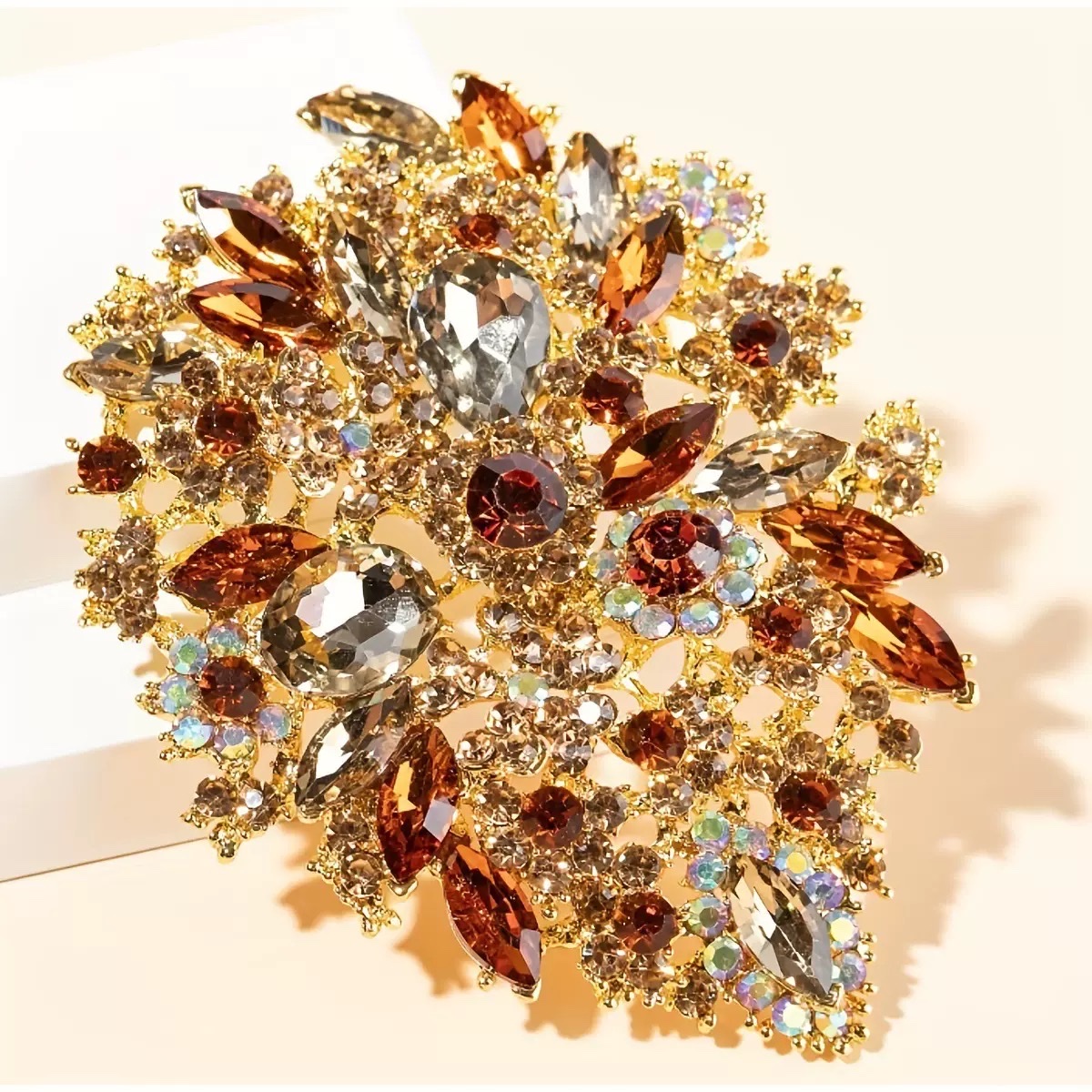 Retro large-sized brooches, brooches and other accessories Application Scenario