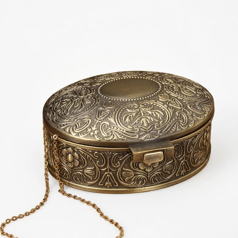 Treasure basin, mountain ghost money, sand gold, gold mobile phone stickers, metal handicrafts, collection, display items, handicrafts and gifts Application Scenario