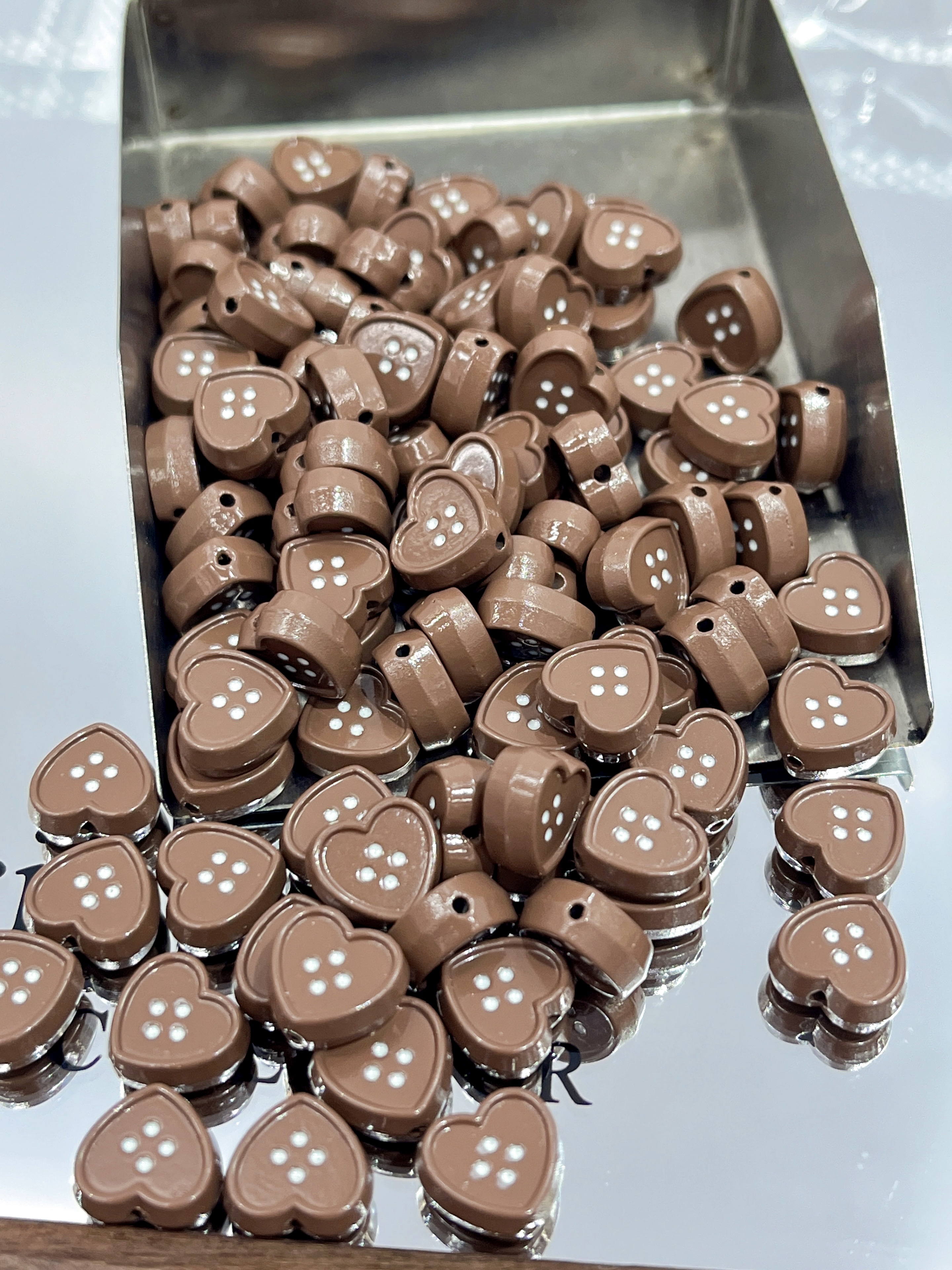 The new coffee-colored heart-shaped accessories of the Meilade color series are selling well in the domestic trend of foreign trade. DIY accessories include necklaces, bracelets and earrings detail image 2