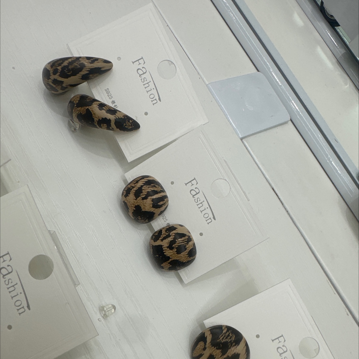 2025时髦秋冬爆款豹纹耳环欧美复古气质时尚简约送朋友