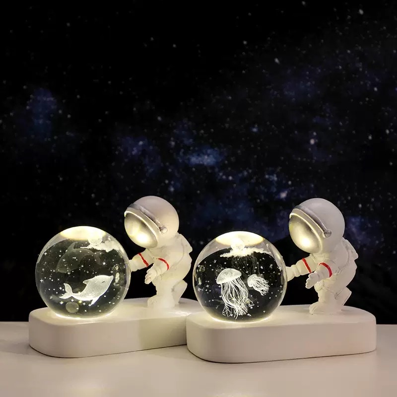 Astronaut Starry Sky Crystal Ball Night Light