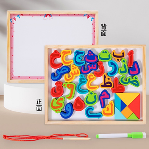 木质玩具英文阿文俄文字母七巧板画板益智玩具白底实物图