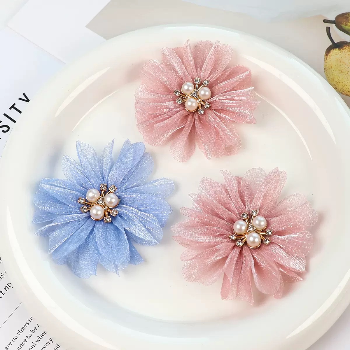 DIY silk flower headwear, handcrafted small flower clothing accessories, gauze flower brooch accessories, material wholesale, Eugene gauze flower Application Scenario