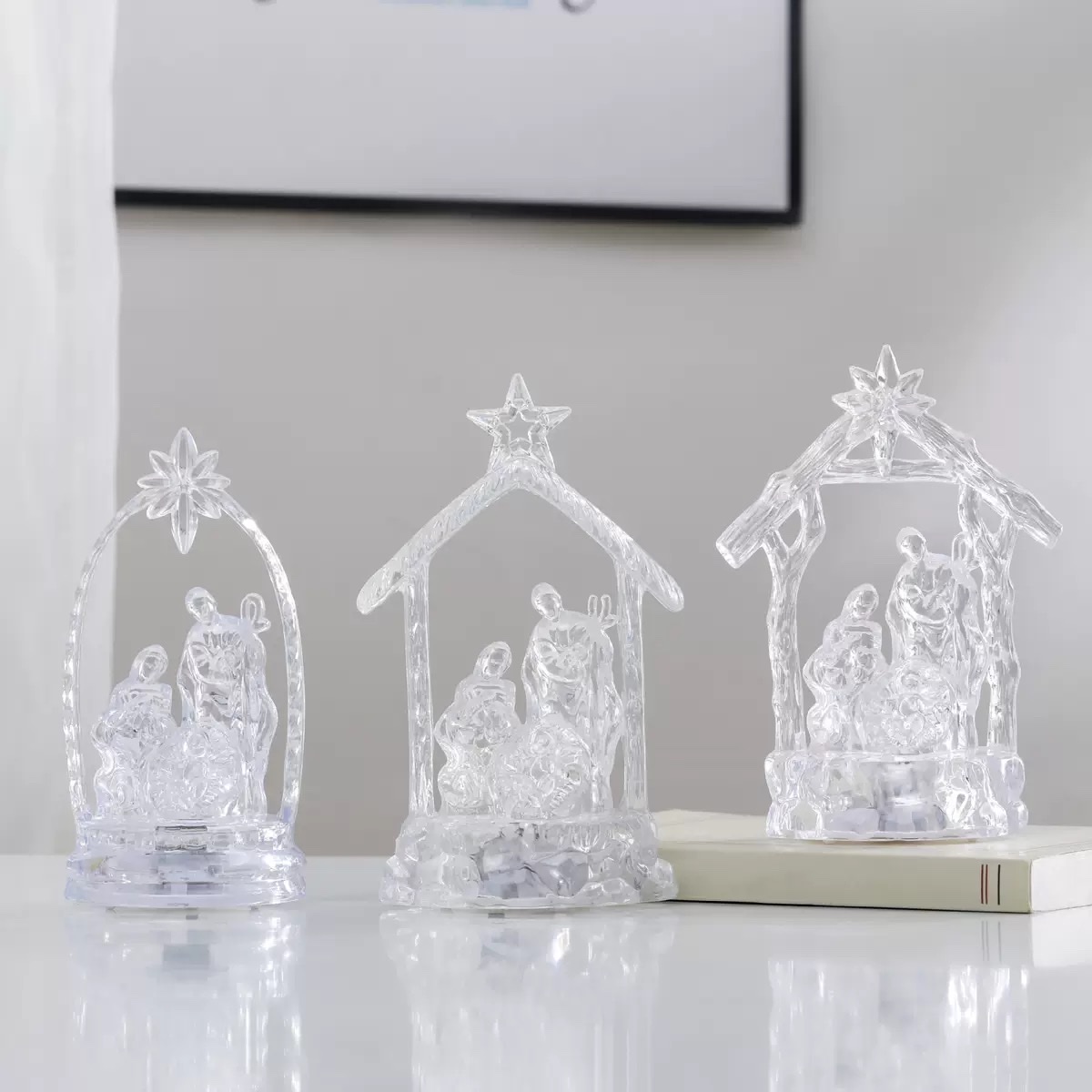 "Creative Birth Theme decoration: A family of three manger set of crystal transparent seven-color night lights. detail image 4