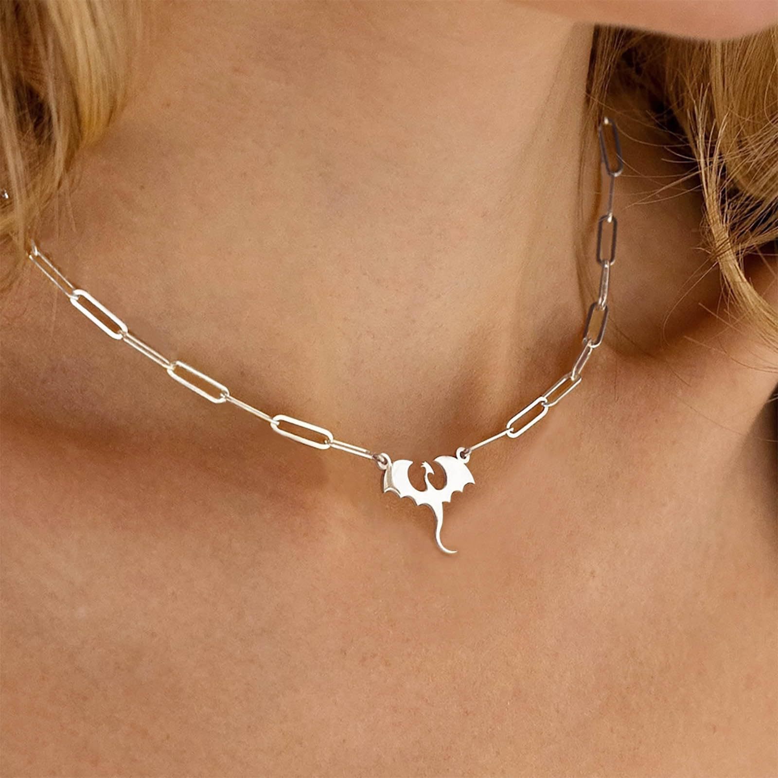 A popular cross-border bestseller in Europe and America, brass, real gold, electroplated, with a unique and niche design, sweet and cool style, bat-shaped pendant necklace detail image 5