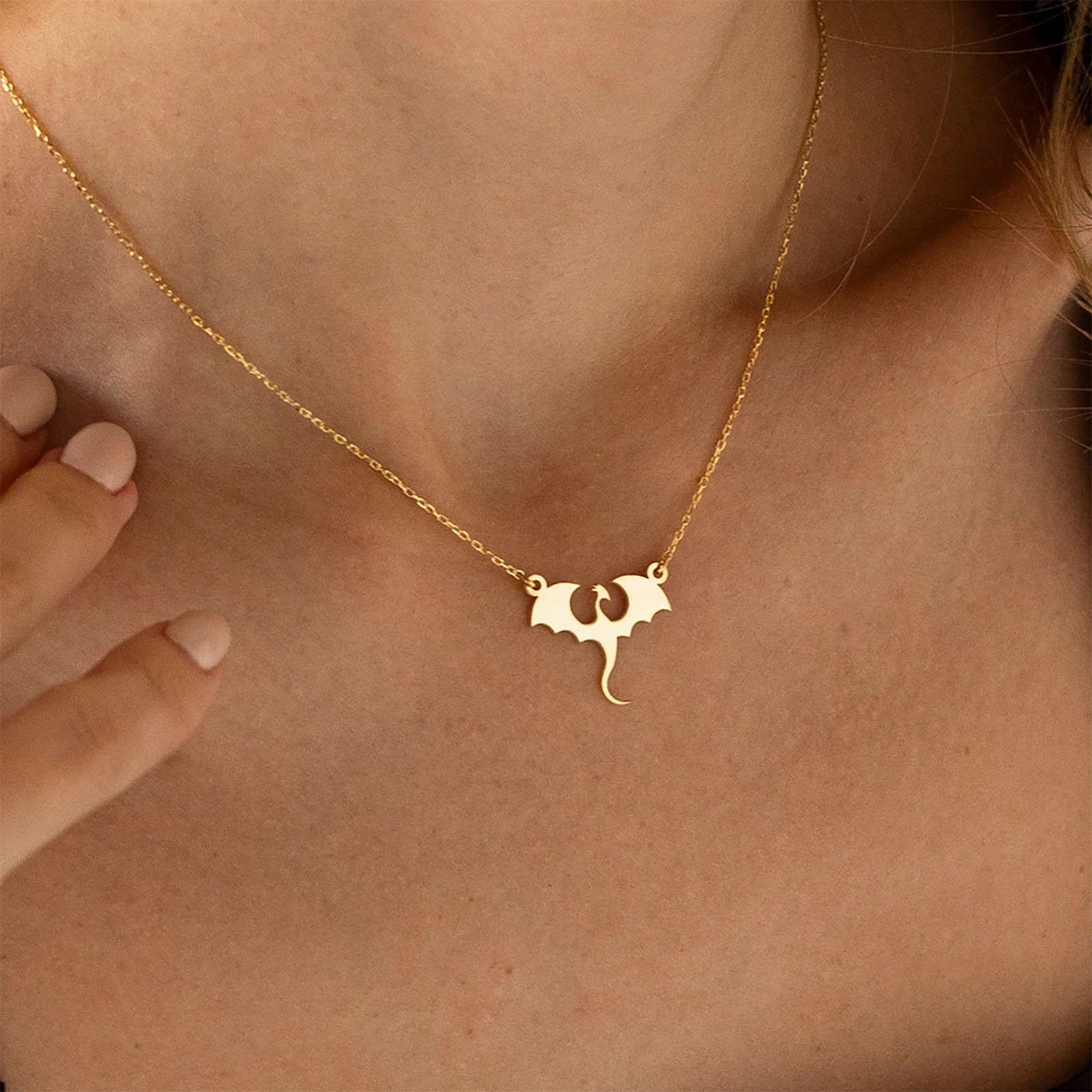A popular cross-border bestseller in Europe and America, brass, real gold, electroplated, with a unique and niche design, sweet and cool style, bat-shaped pendant necklace detail image 2