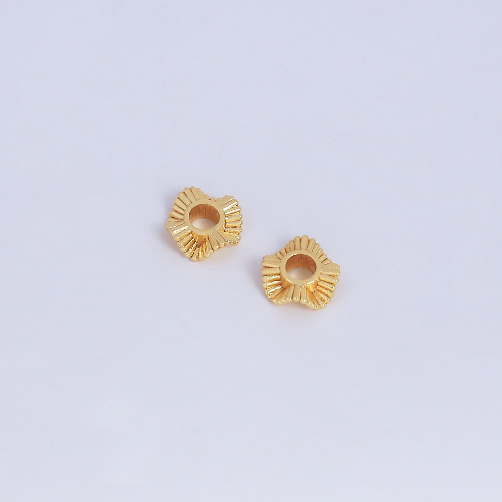 18K gold-plated color-retaining spacers, thick silver plated with real gold, 14k, white gold, wavy lace, Baroque-style bracelet beads, diy bracelet, necklace bead accessories factory direct sales, in stock and wholesale Application Scenario