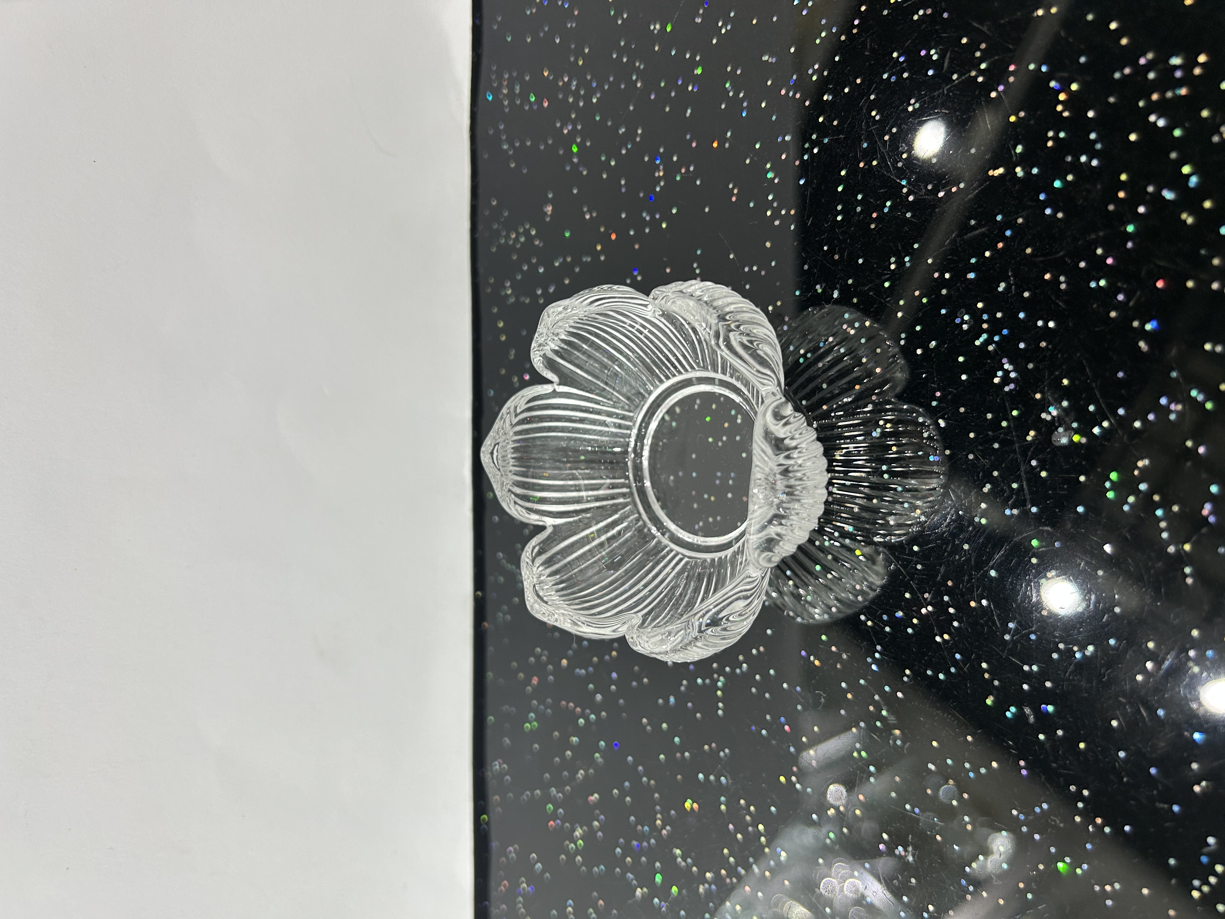 Glass candlestick, lotus-shaped Buddhist item, glass wax table