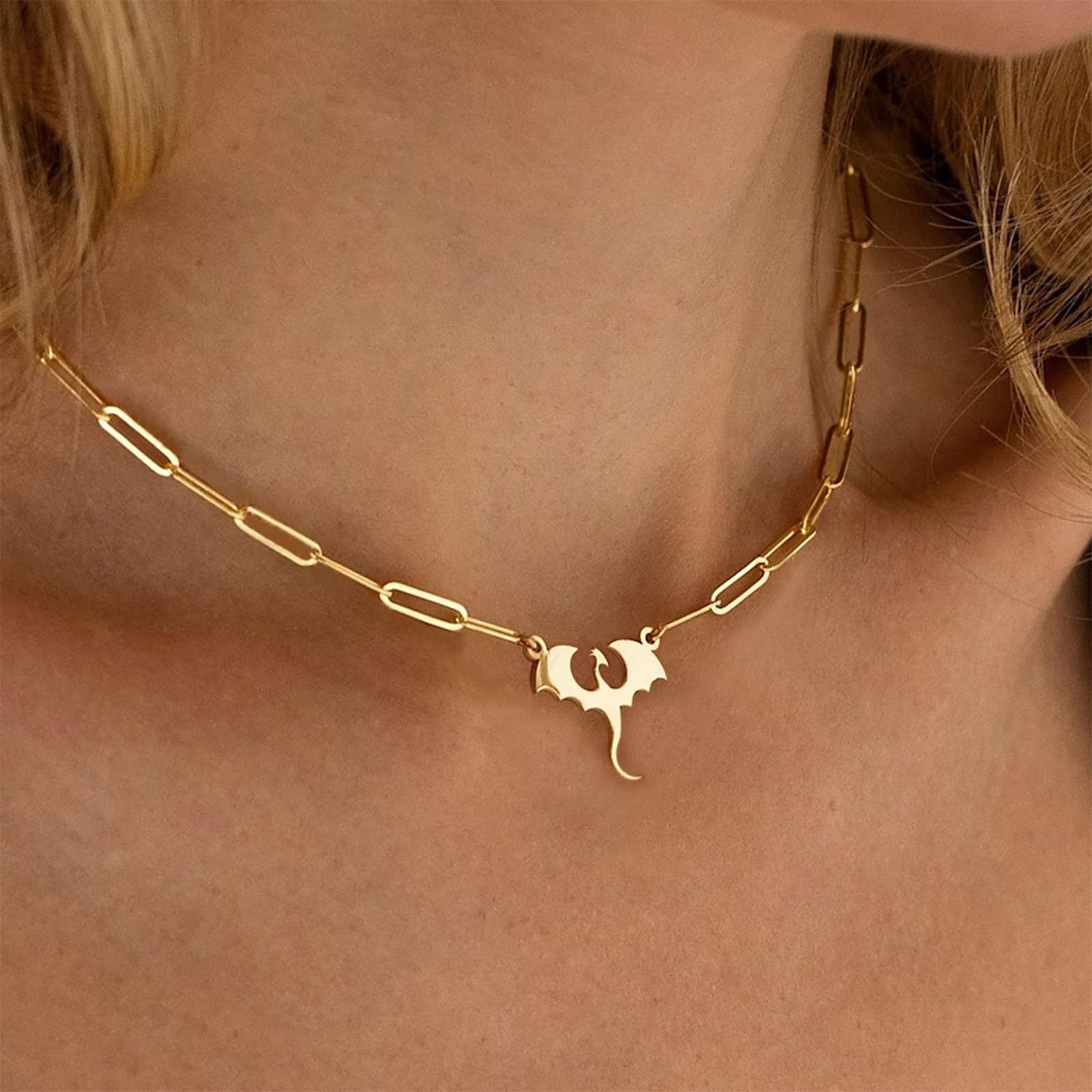 A popular cross-border bestseller in Europe and America, brass, real gold, electroplated, with a unique and niche design, sweet and cool style, bat-shaped pendant necklace detail image 11