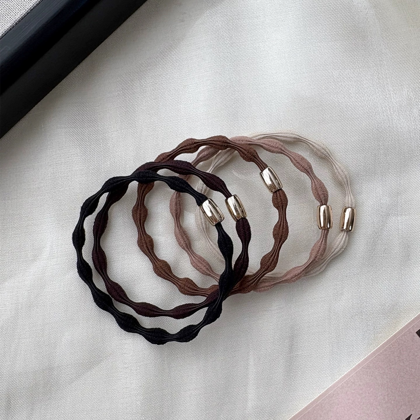 Doudou hair tie, small rubber band hair band, women's hair tie, hair accessory rubber band, leather case, sports lotus joint, high-end and simple hair band, large intestine hair band accessory Application Scenario
