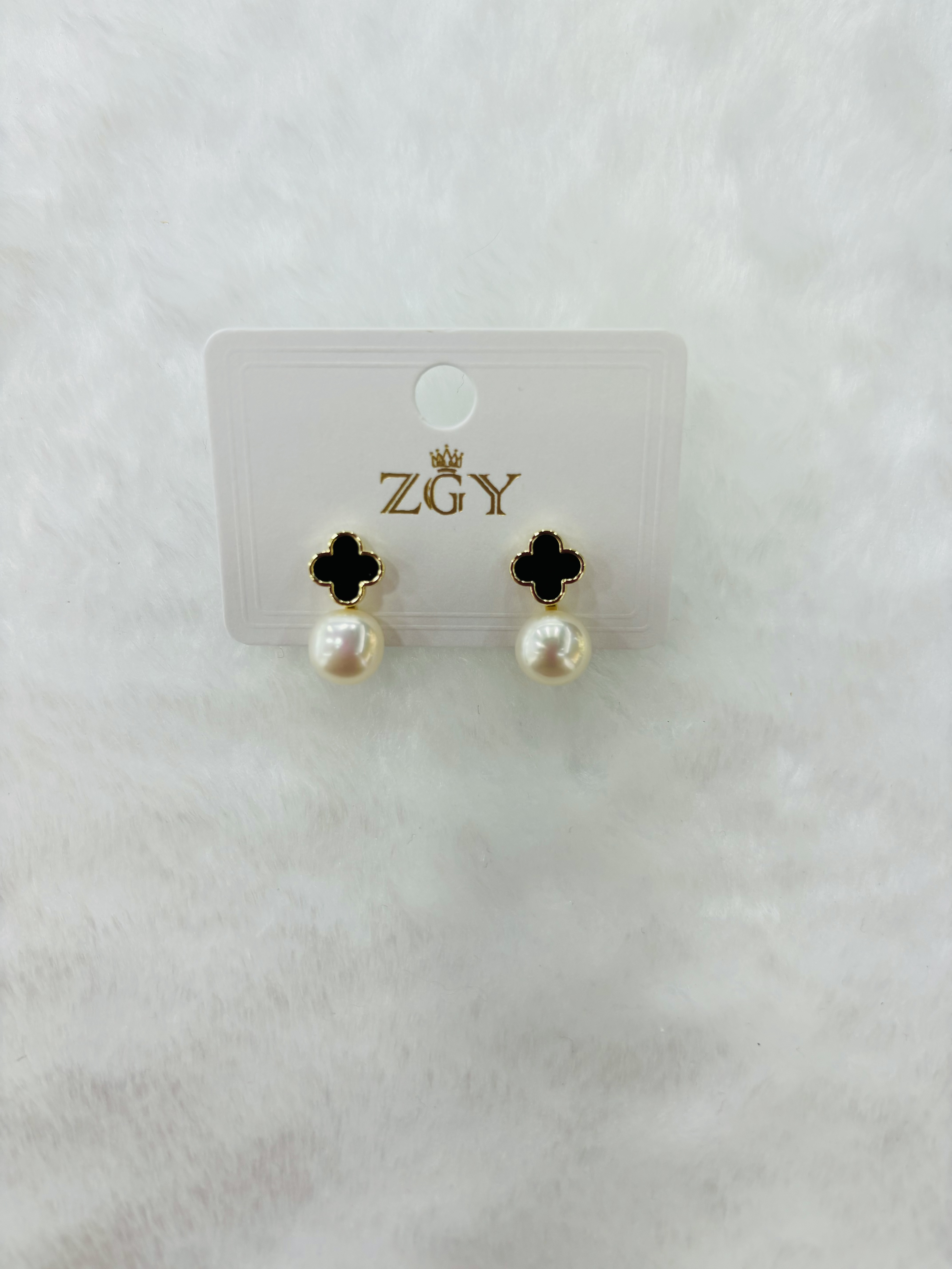 时尚耳饰 经典珍珠耳环简约气质百搭耳饰品女款潮流配饰 合金耳钉 高级感耳饰 不易过敏耳钉