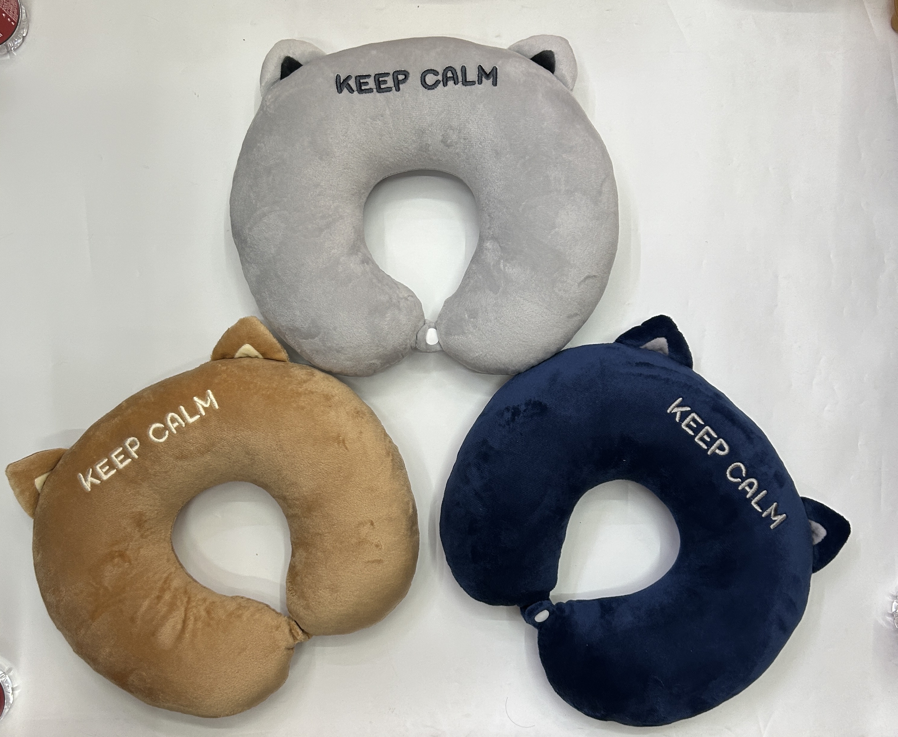 Cartoon U-shaped travel pillow, large throw pillow toy, cartoon throw pillow, children's cushion, gift, giveaway, loose and soft, a great companion for travel details Picture