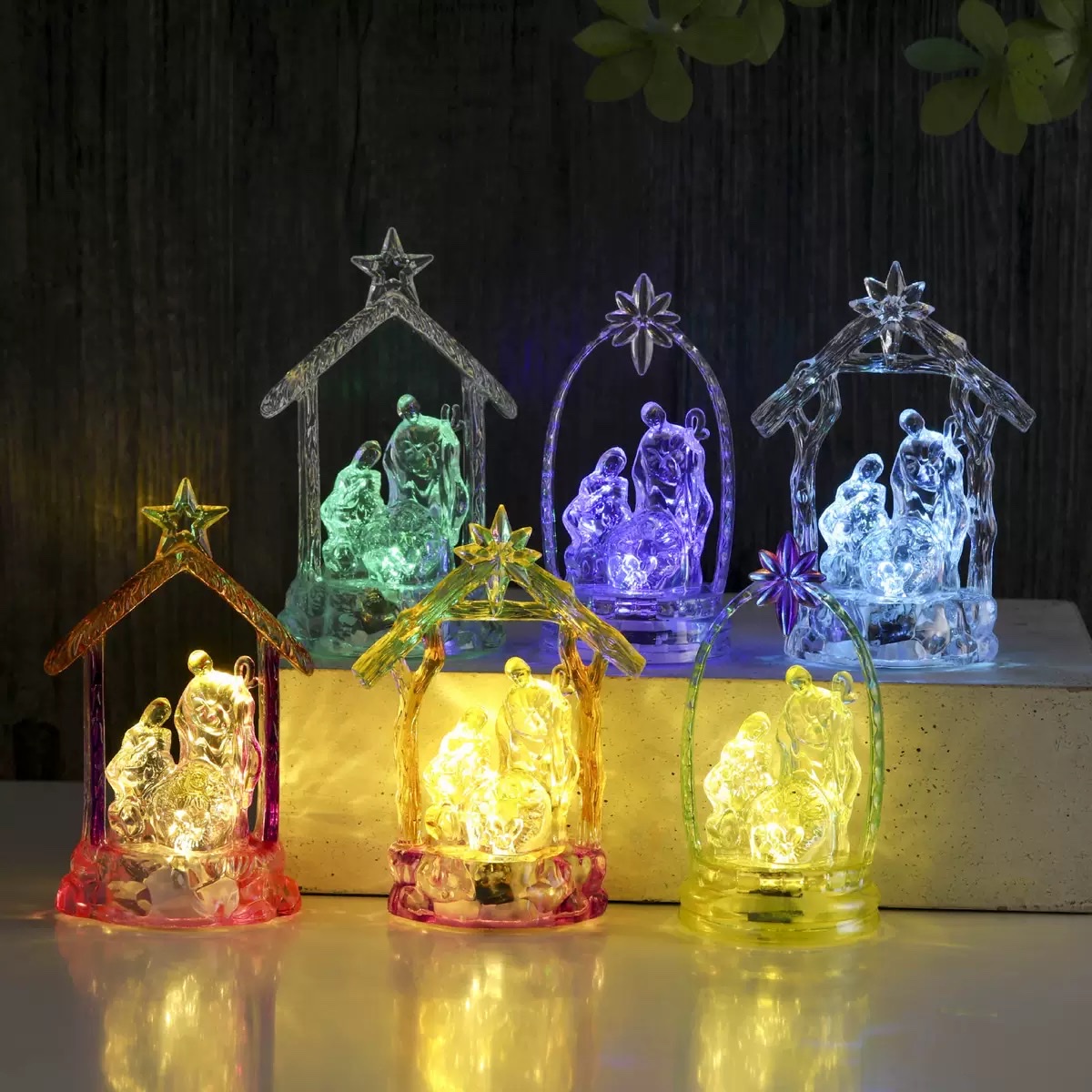 "Creative Birth Theme decoration: A family of three manger set of crystal transparent seven-color night lights.