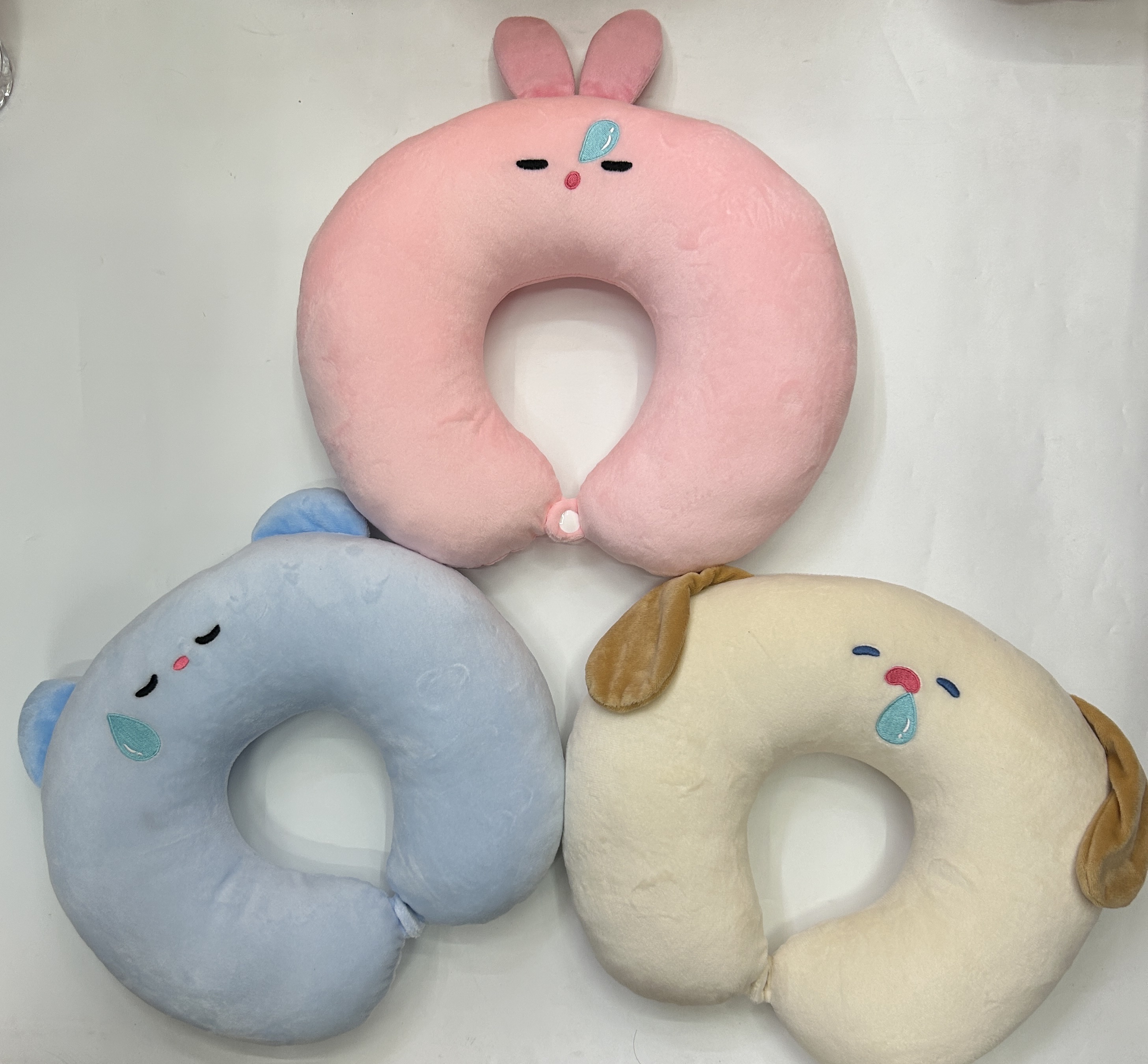 Cartoon U-shaped travel pillow, large throw pillow toy, cartoon throw pillow, children's cushion, gift, giveaway, loose and soft, a great companion for travel detail image 4