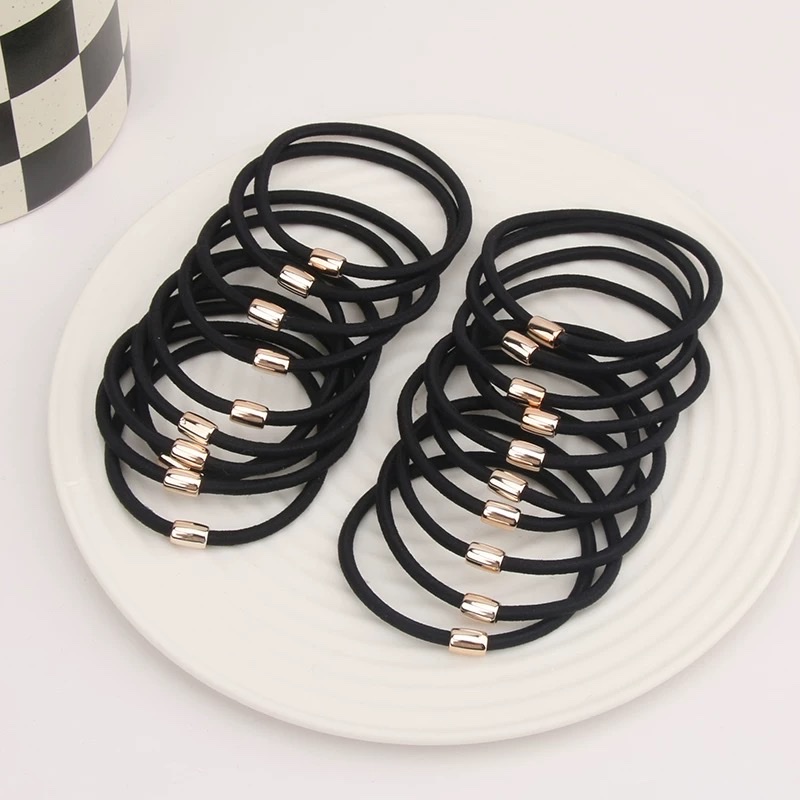 Black, thick, simple Korean adult hair tie, beaded metal tied ponytail hair tie Application Scenario