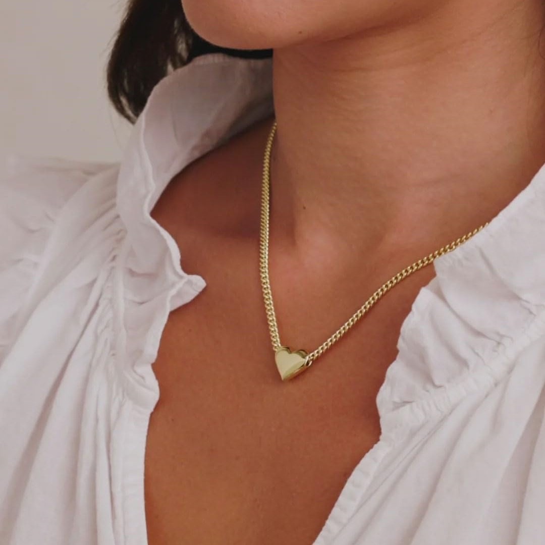 A popular cross-border bestseller in Europe and America, brass gold-plated, fashionable, minimalist and niche design heart-shaped pendant necklace set details Picture