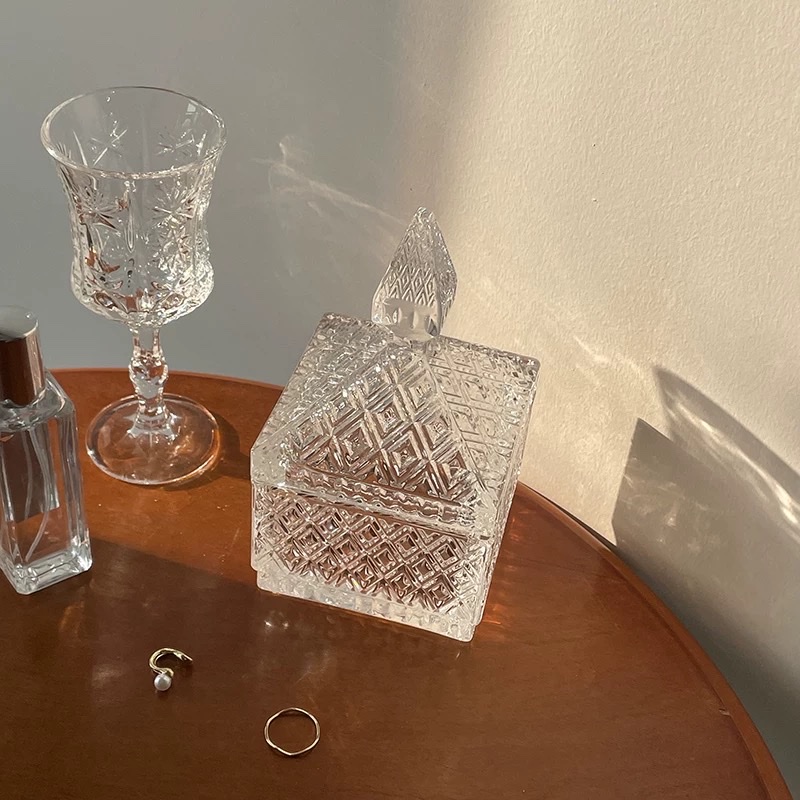 Glass beads, transparent large-hole crystal glass bottles with artificial flower inserts, decorative items and handicrafts details Picture