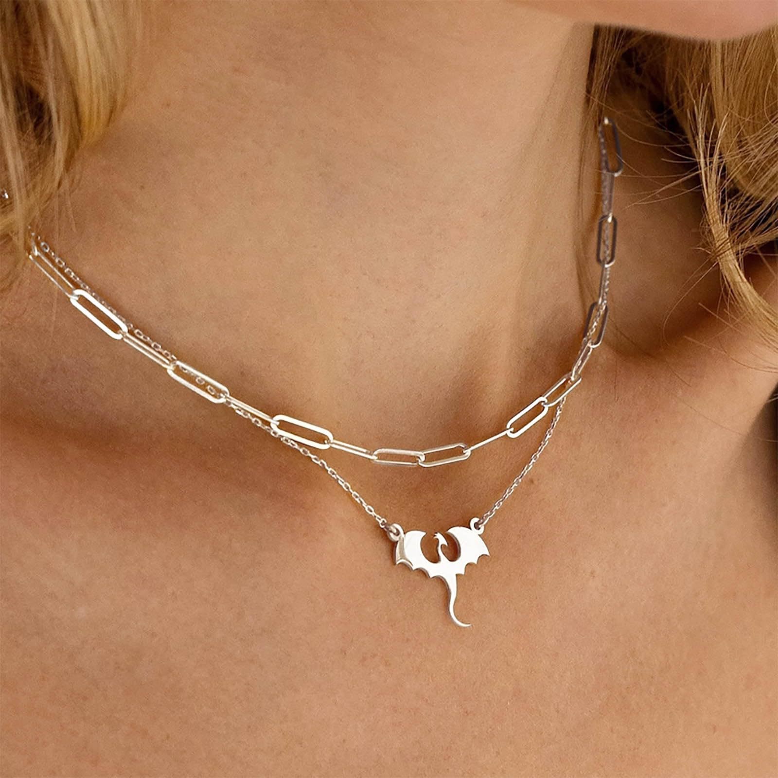 A popular cross-border bestseller in Europe and America, brass, real gold, electroplated, with a unique and niche design, sweet and cool style, bat-shaped pendant necklace detail image 10