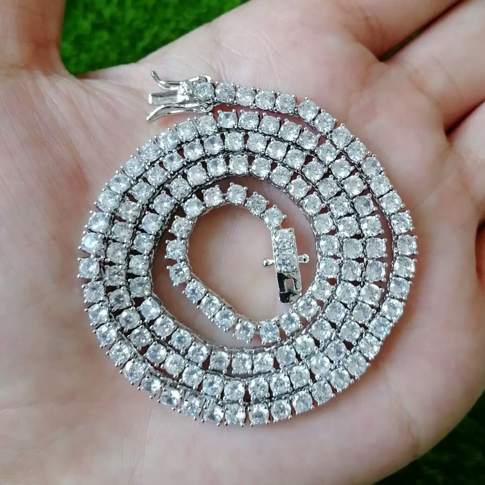 This 18k gold jewelry piece set with sand gold Cuban chain zircon is fashionable, versatile and exquisite. It is a perfect gift for both women and men Application Scenario