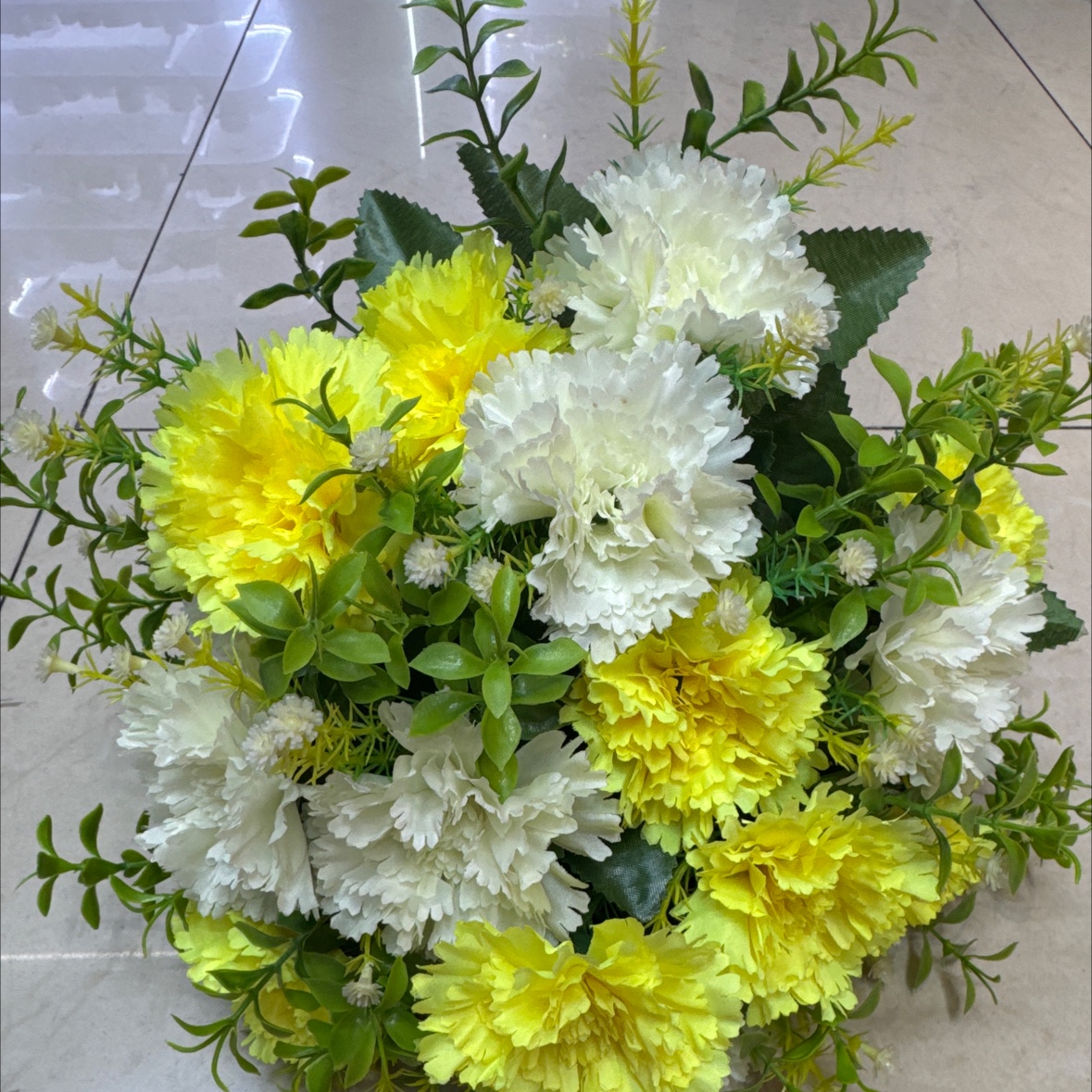 18头康乃馨，一件300枝，体积0.6，18个叶，18满天星，36个水草，长度35公分，做货时间要30天